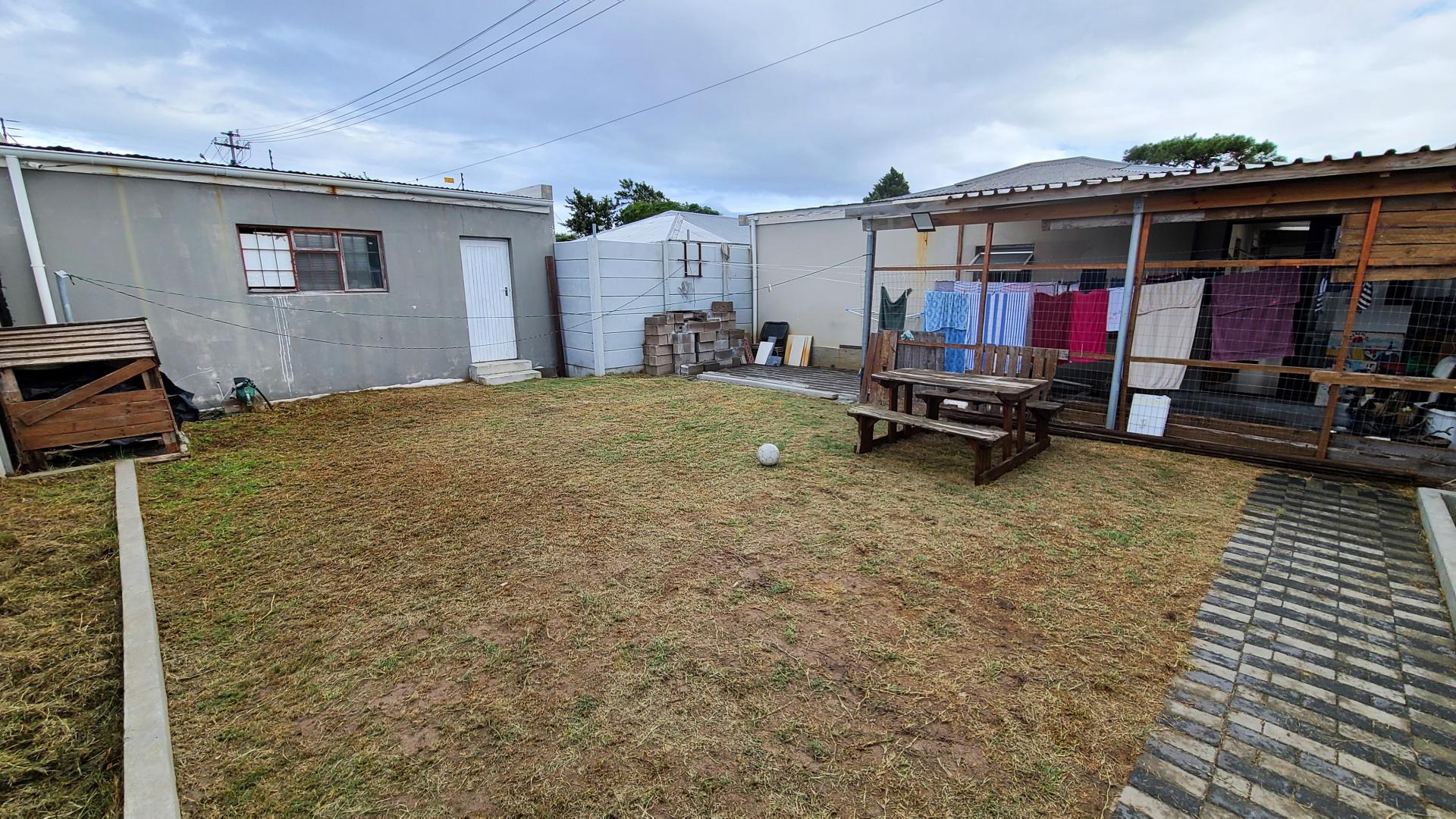Backyard of property in Ruyterwacht