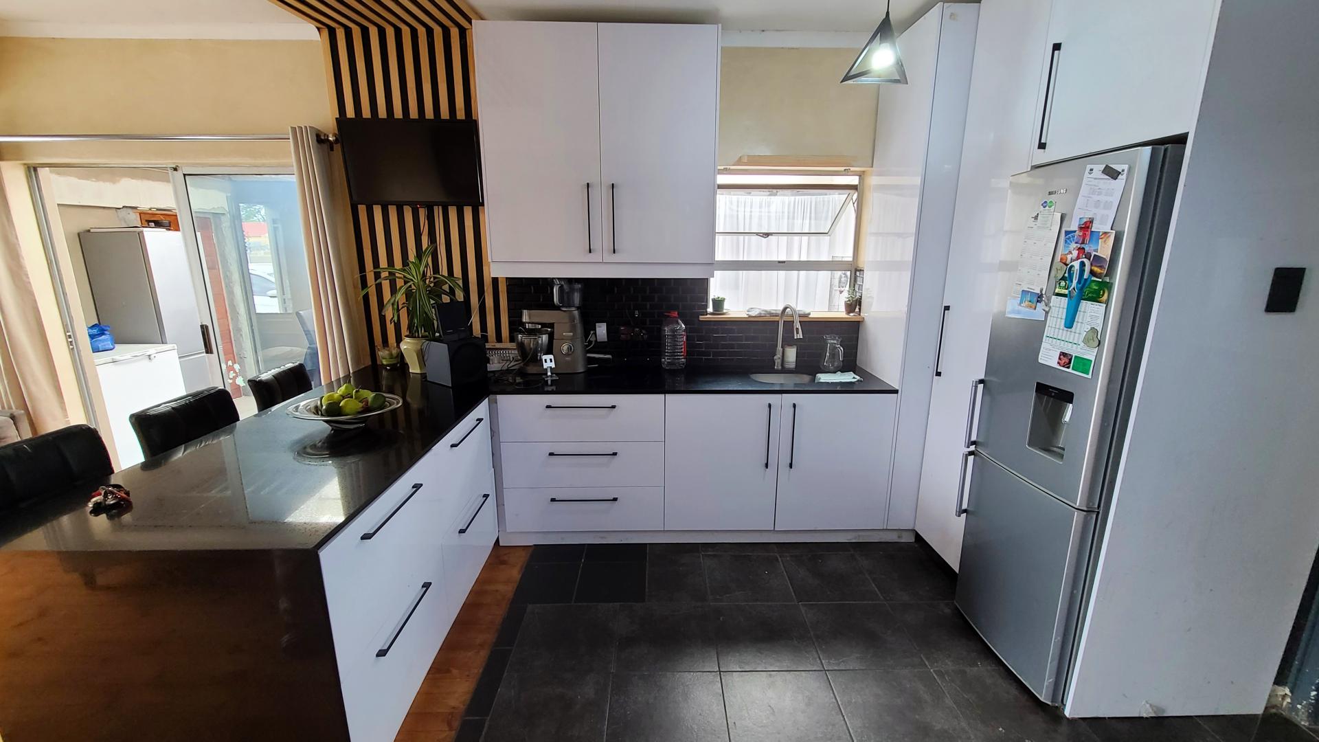 Kitchen of property in Ruyterwacht