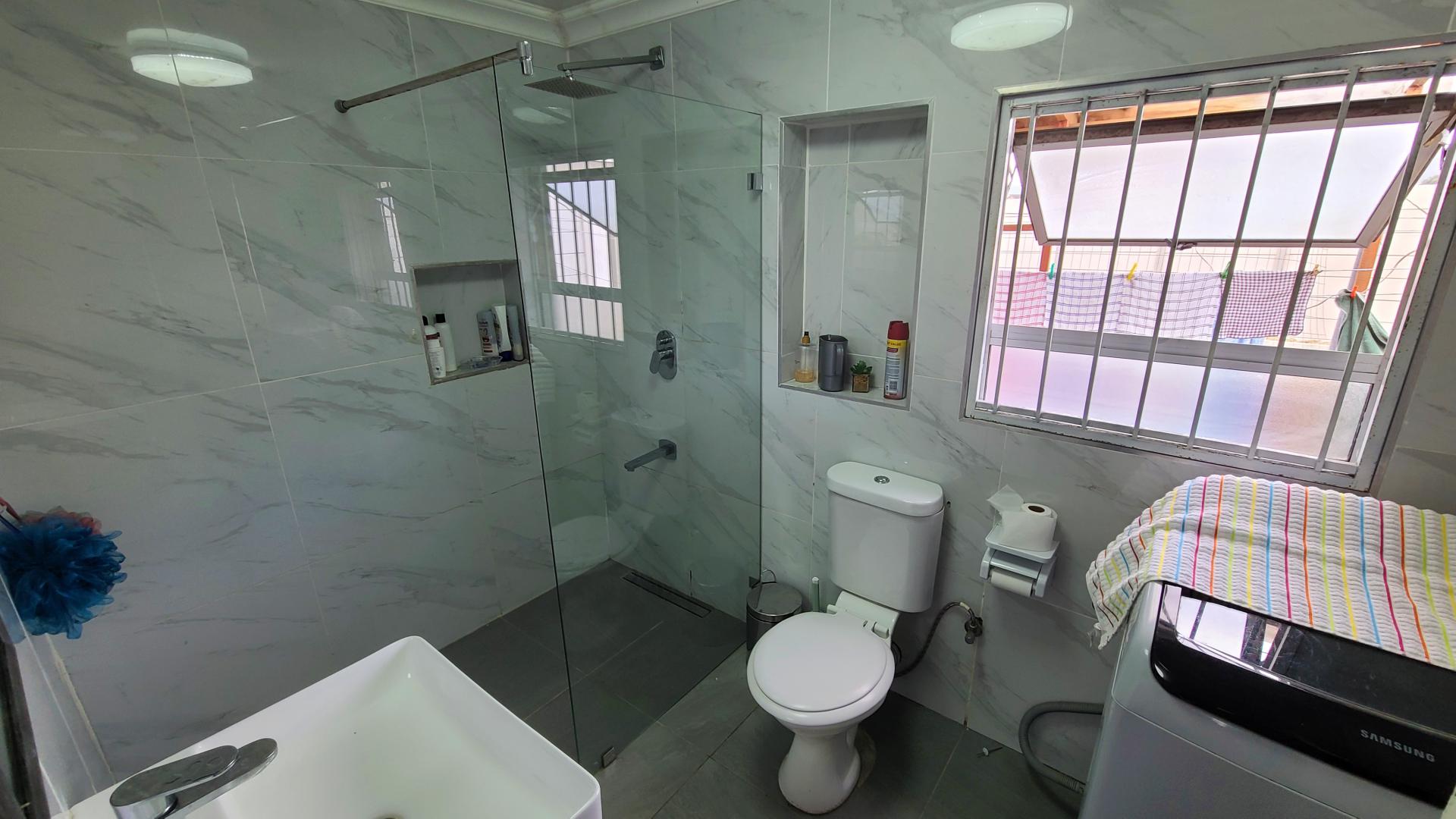 Bathroom 1 of property in Ruyterwacht