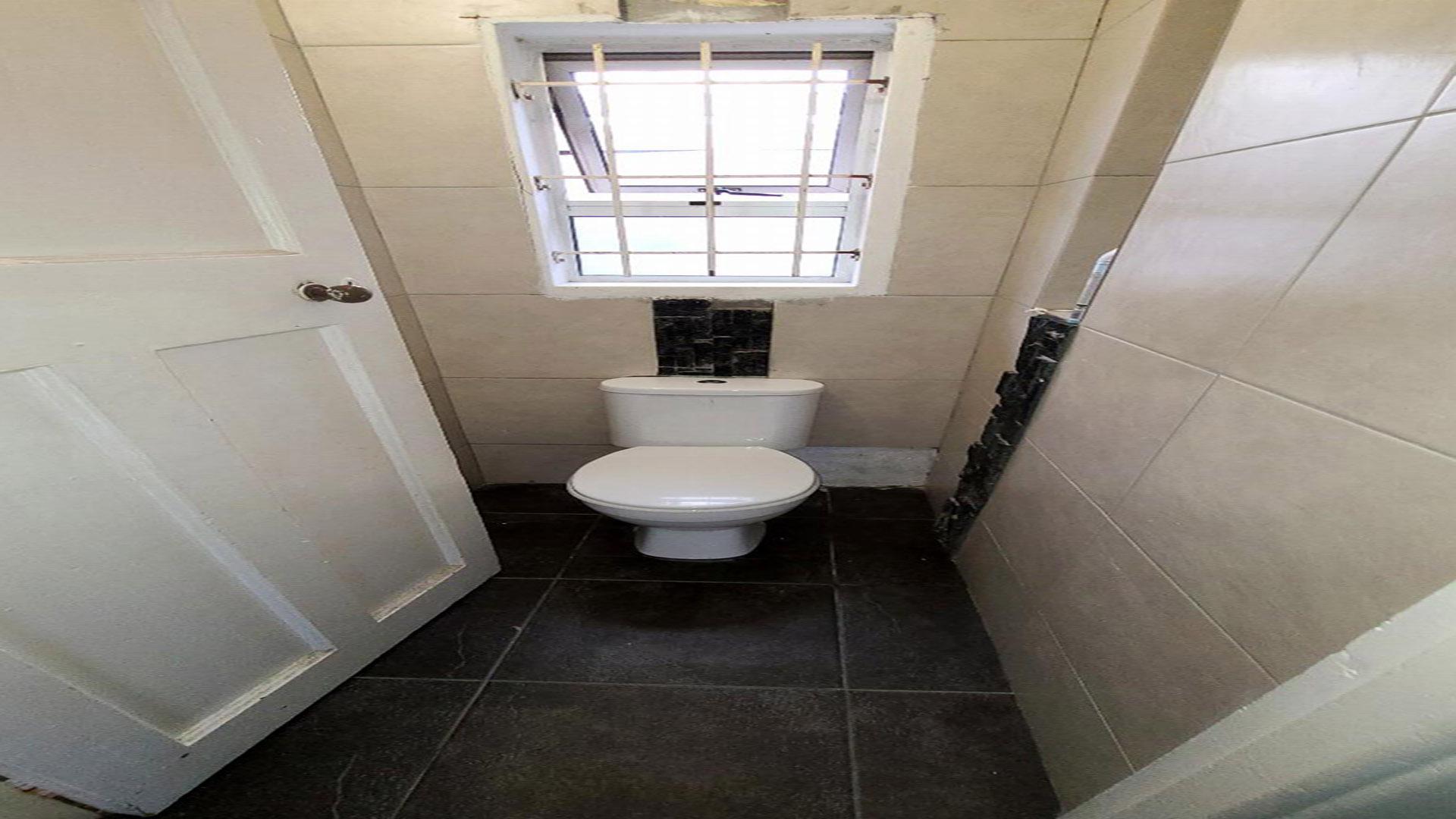 Guest Toilet of property in Ruyterwacht