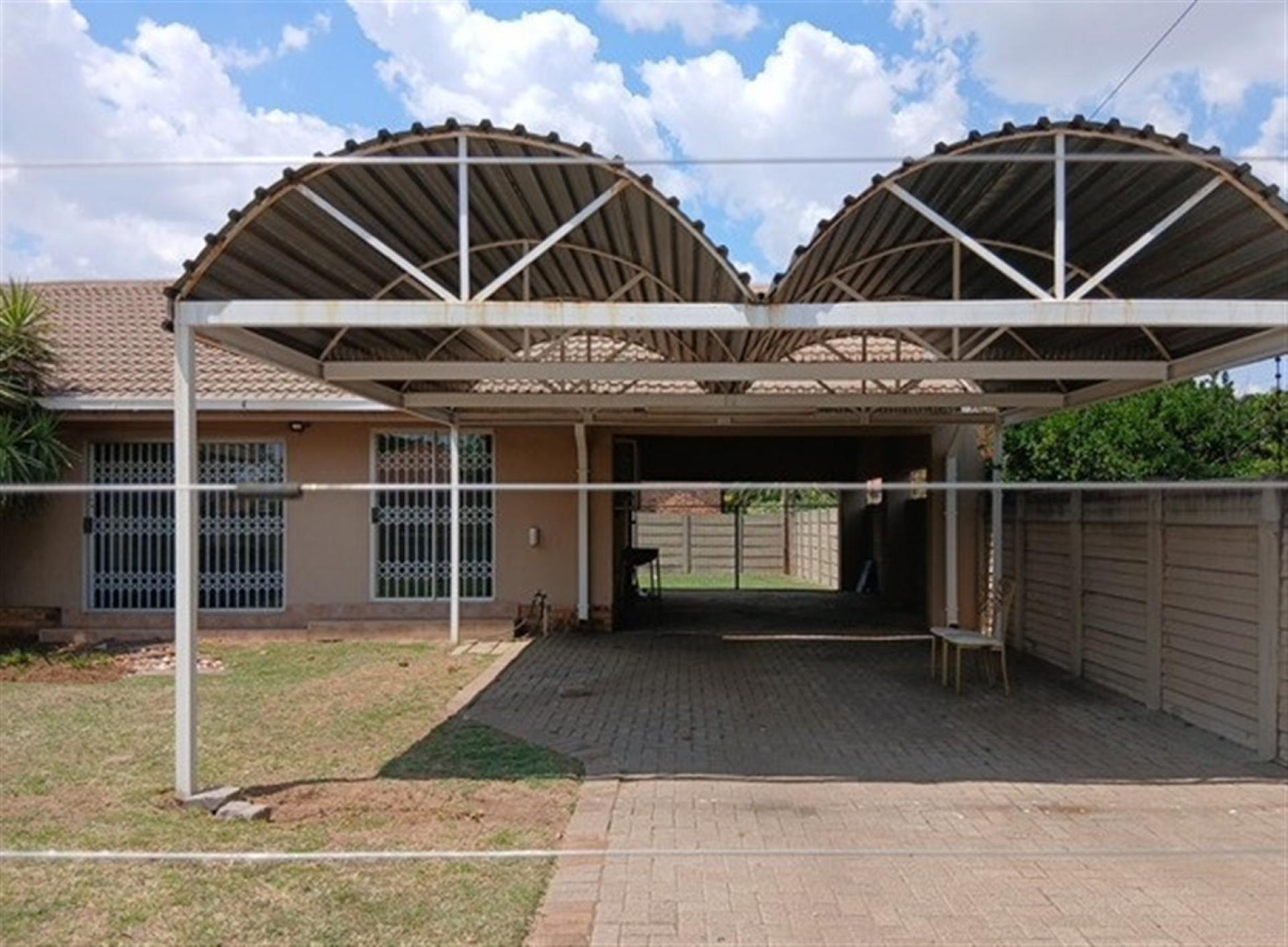 Front View of property in Vaalpark