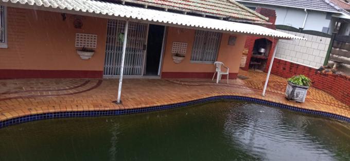3 Bedroom House for Sale For Sale in Montclair (Dbn) - MR618603