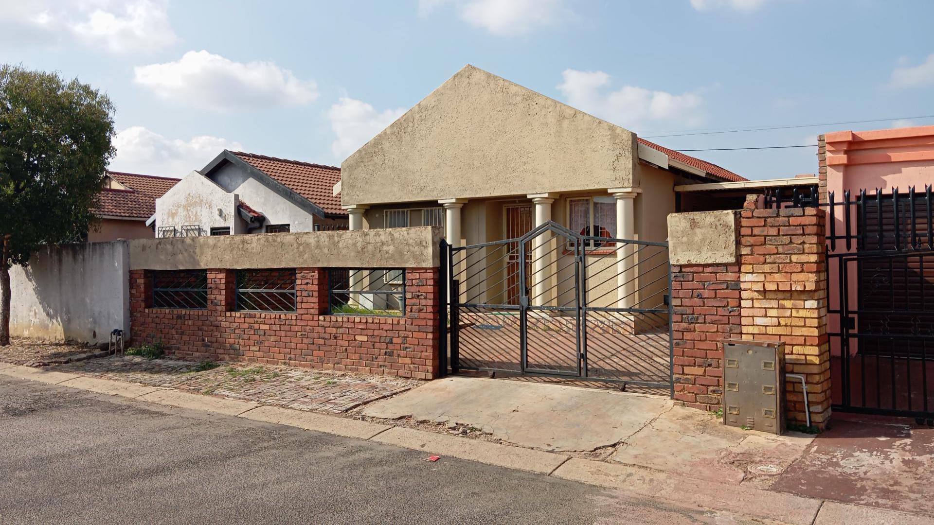 Front View of property in Eersterust