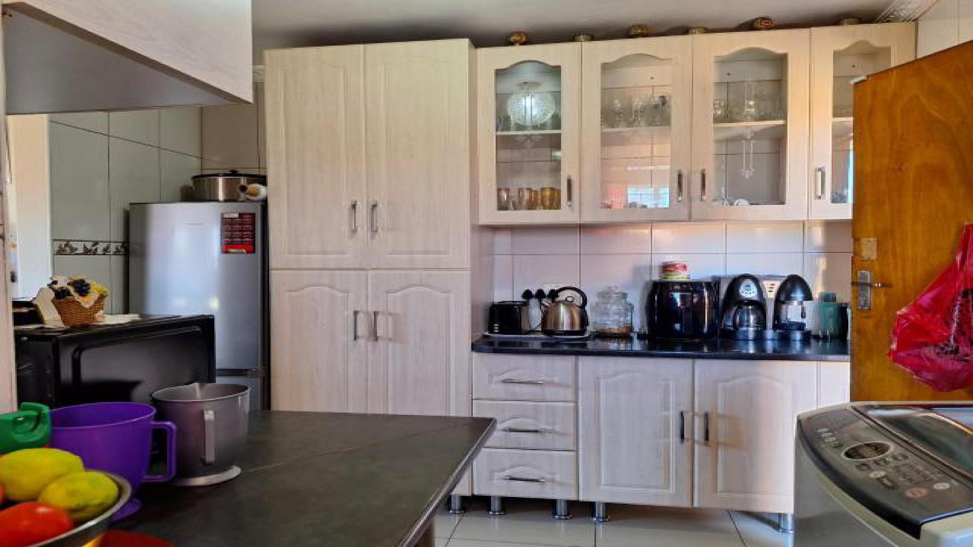 Kitchen of property in Eersterust