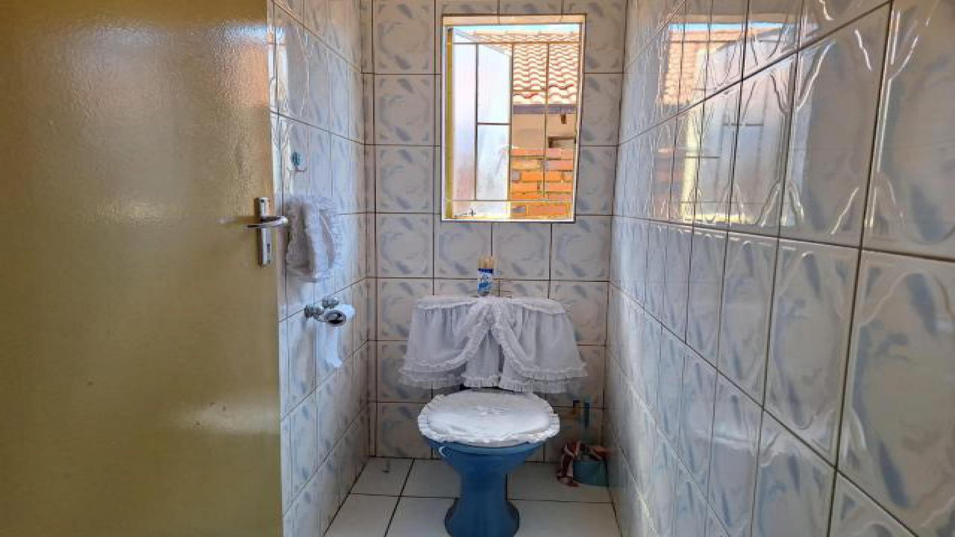 Bathroom 3+ of property in Eersterust