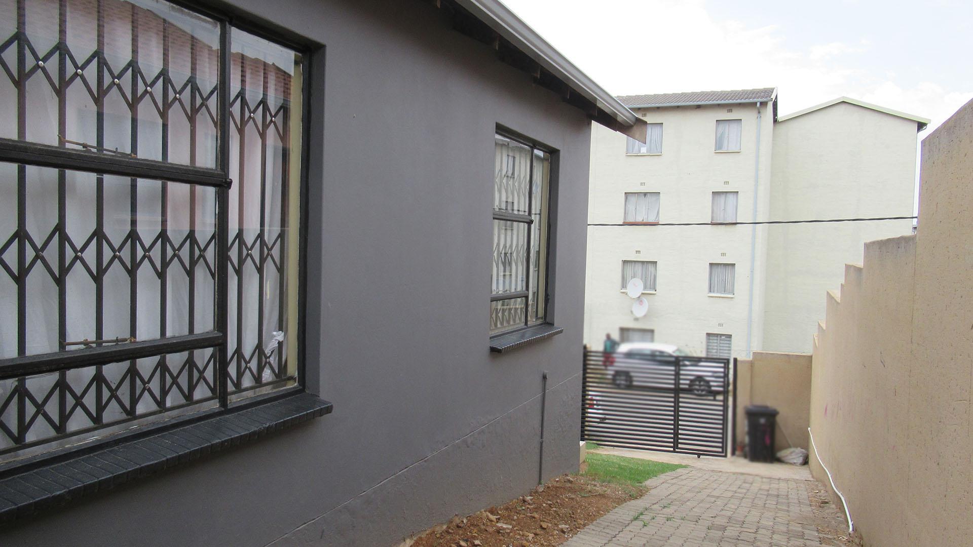 Backyard of property in Fleurhof