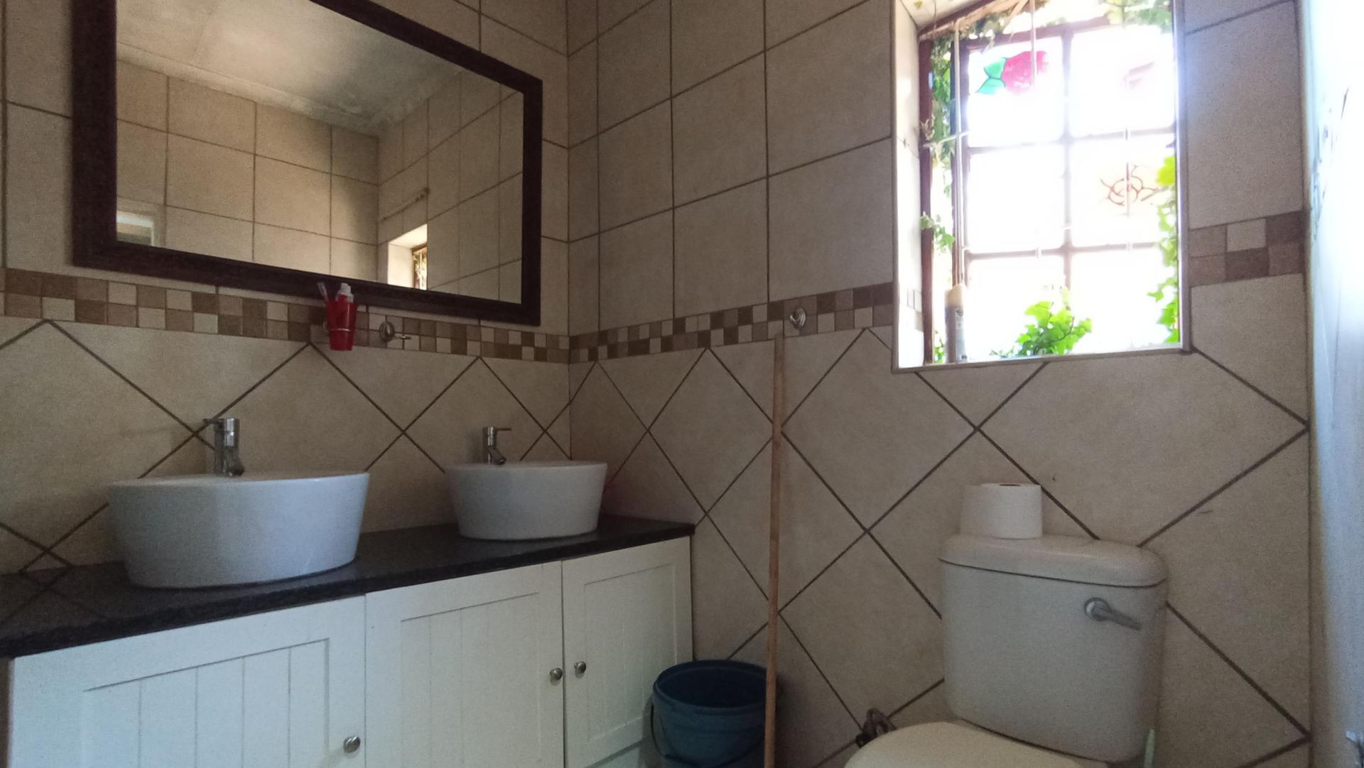 Main Bathroom - 5 square meters of property in Kensington - JHB