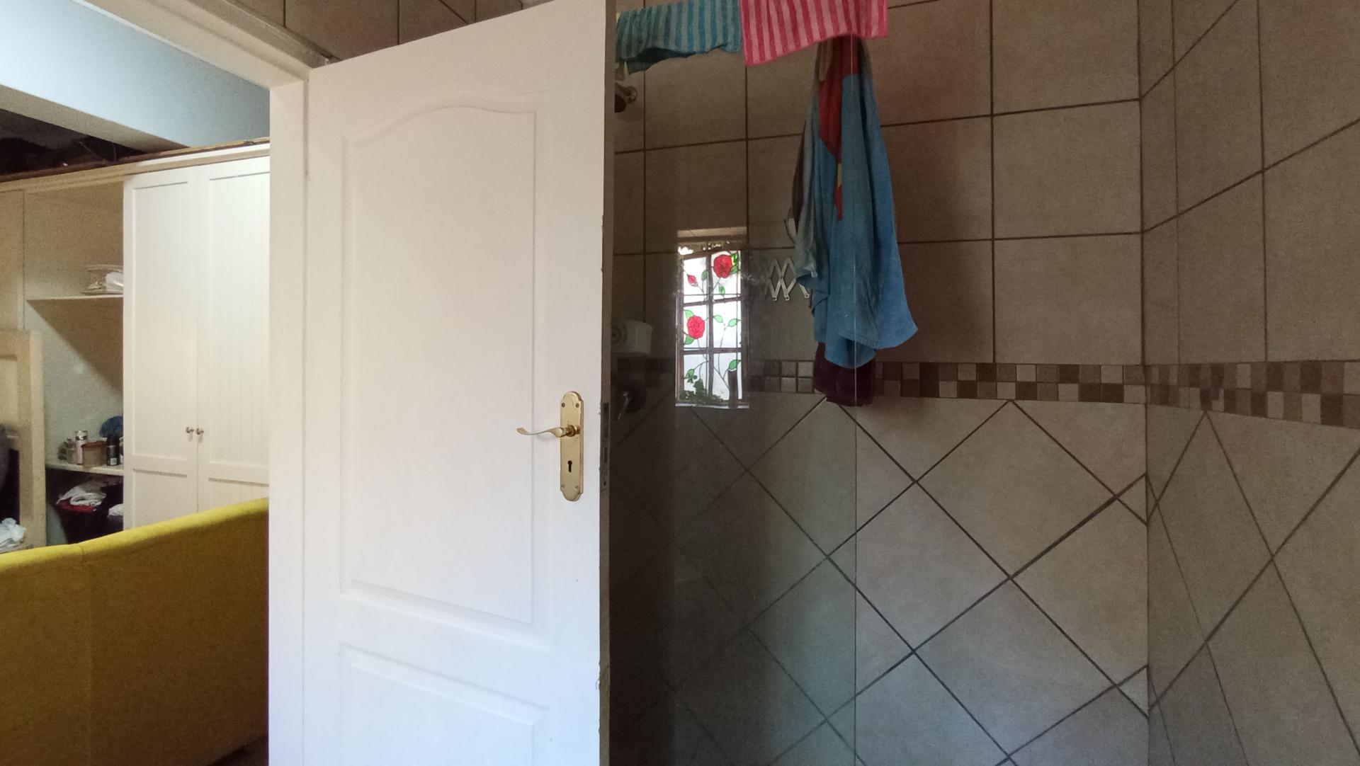 Main Bathroom - 5 square meters of property in Kensington - JHB