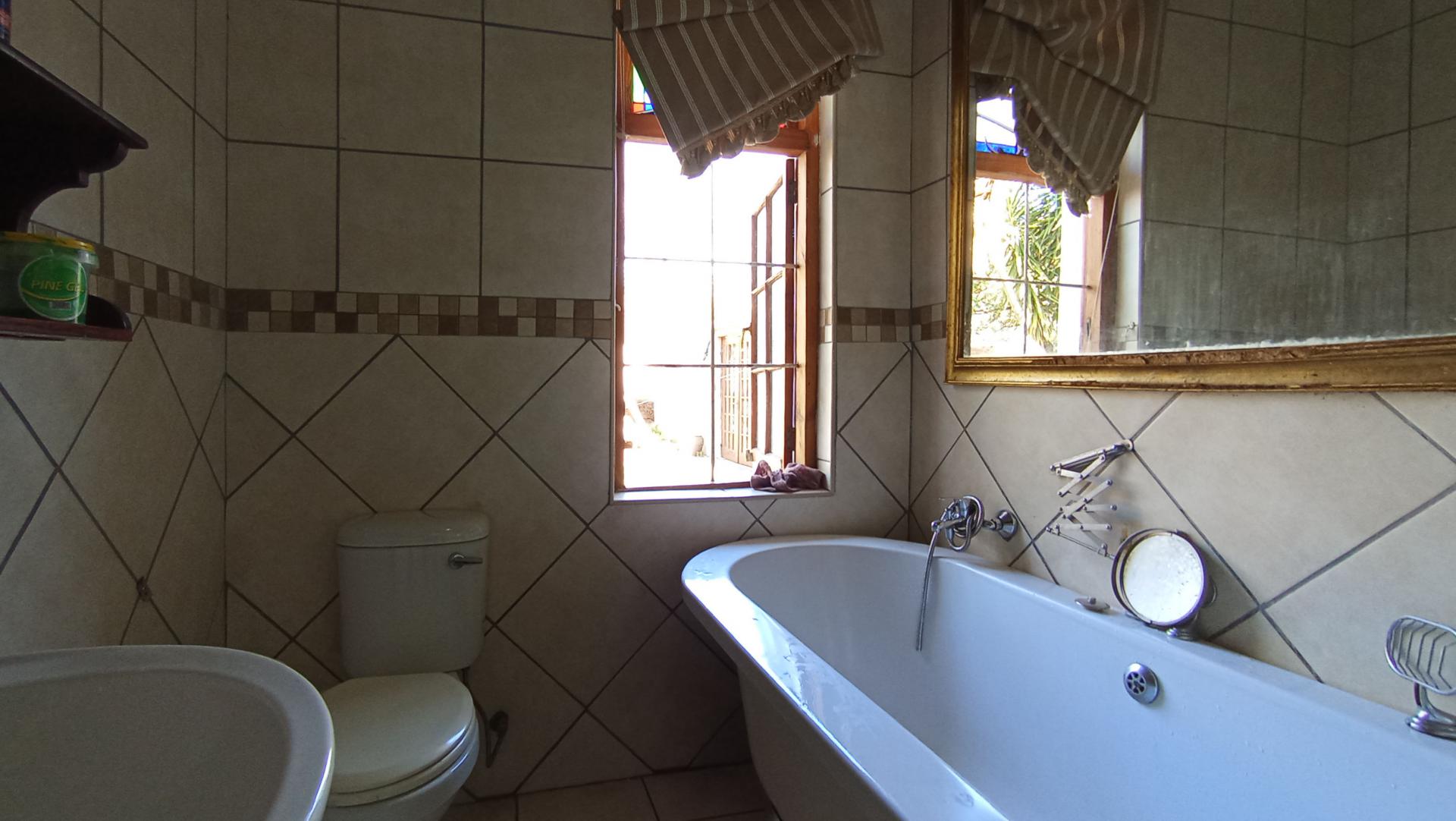 Bathroom 1 - 6 square meters of property in Kensington - JHB