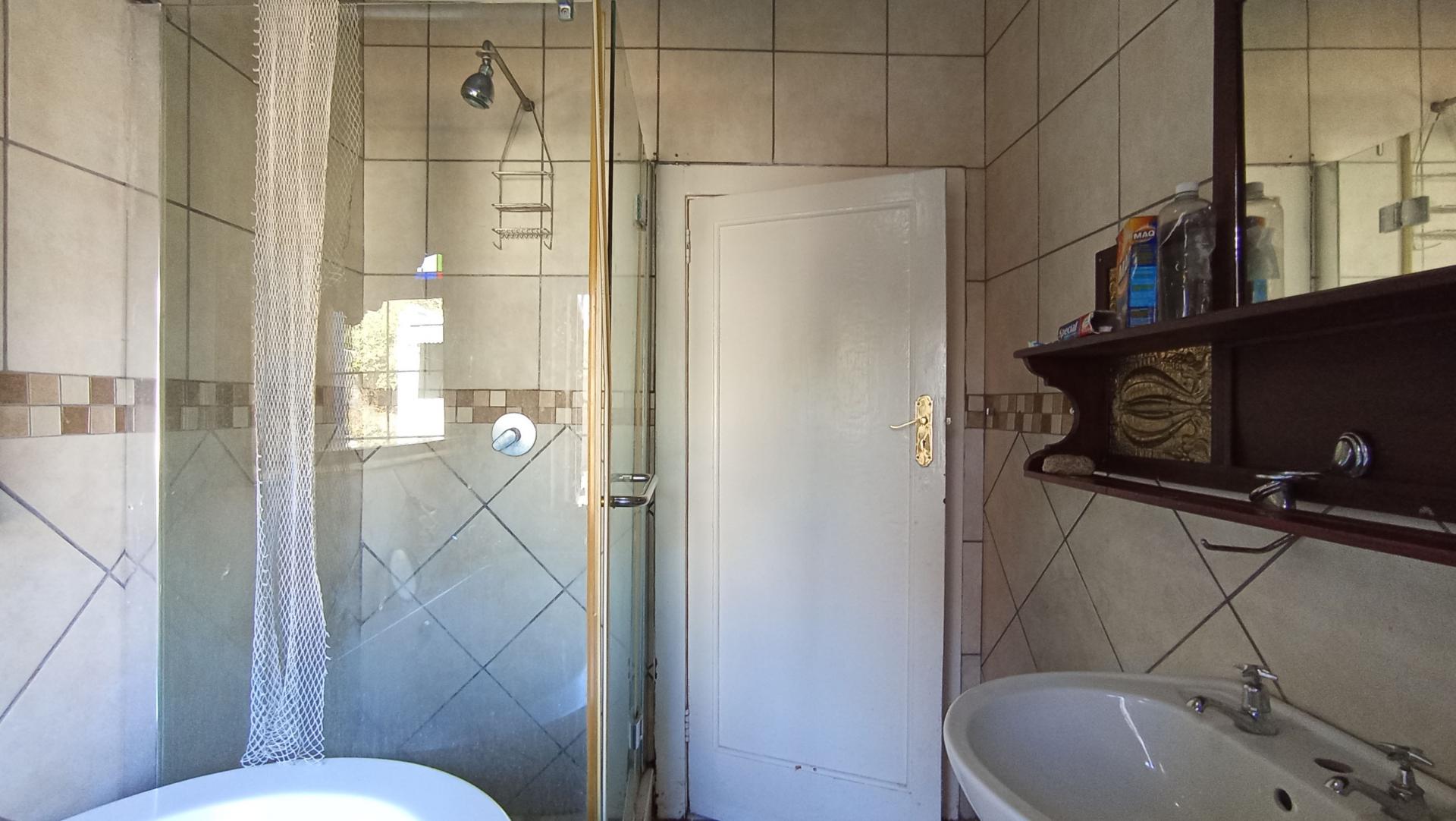 Bathroom 1 - 6 square meters of property in Kensington - JHB