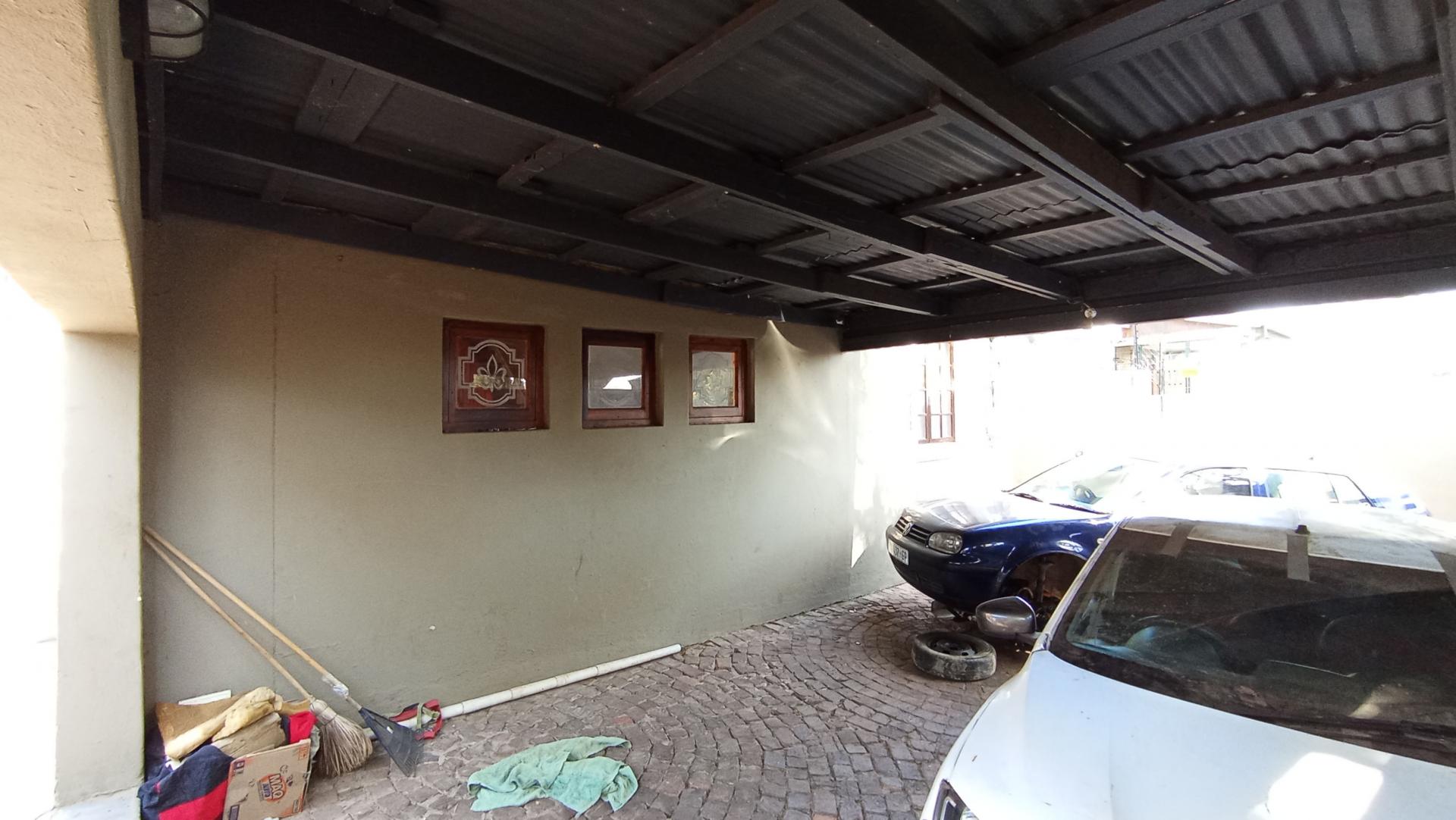 Carport  - 37 square meters of property in Kensington - JHB