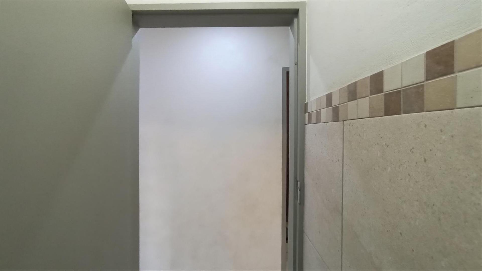 Bathroom 1 - 2 square meters of property in Albertsdal