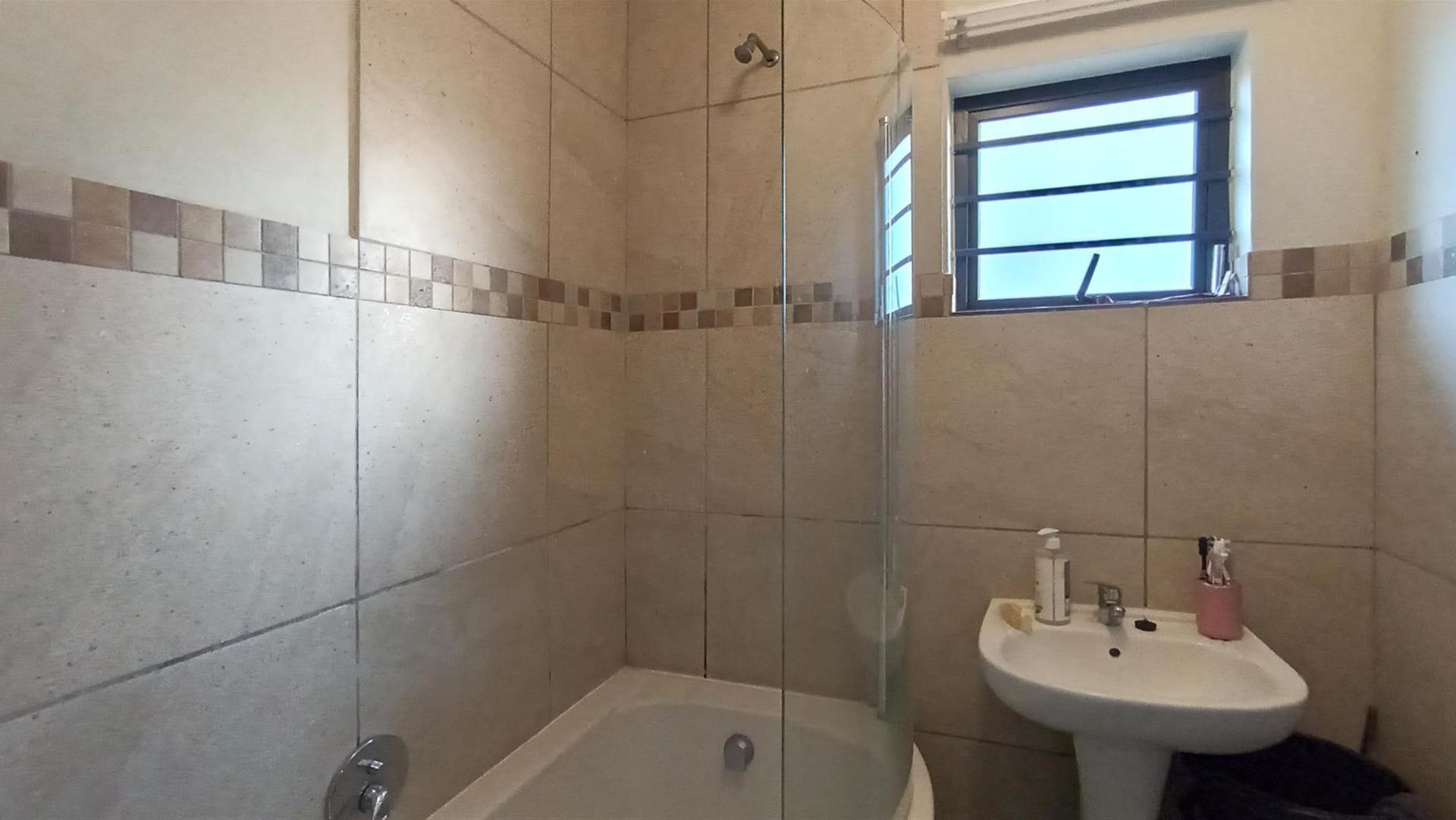 Bathroom 2 - 4 square meters of property in Albertsdal