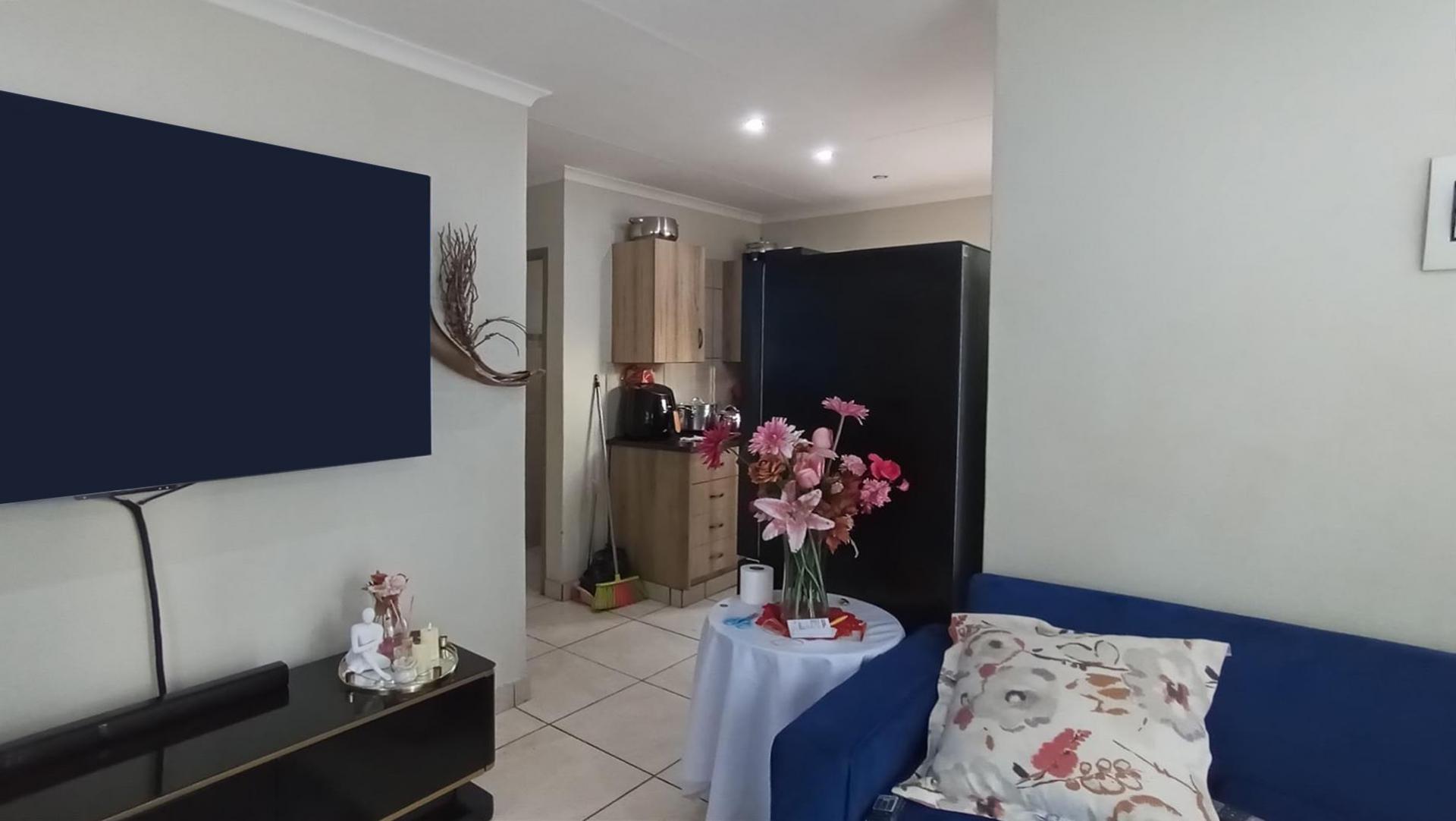 Lounges - 12 square meters of property in Albertsdal