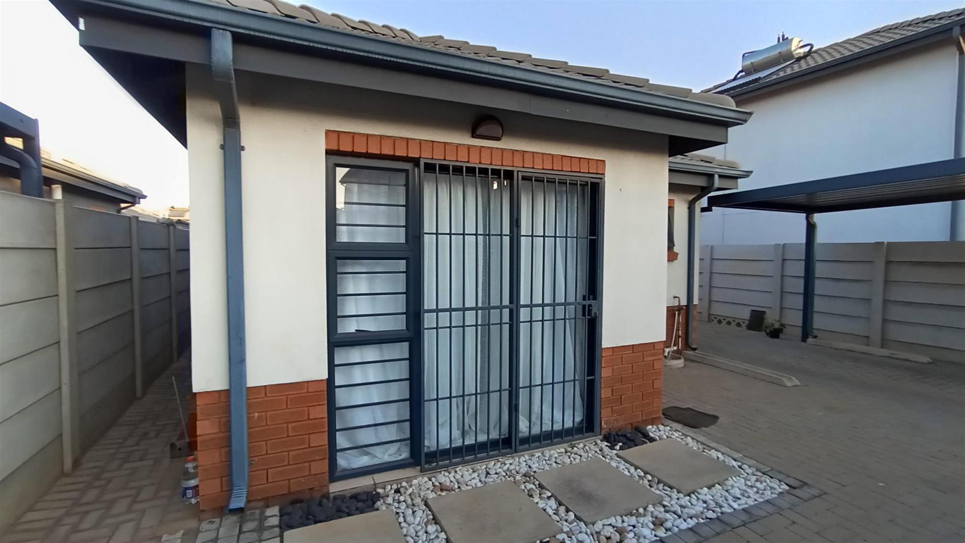 Front View of property in Albertsdal