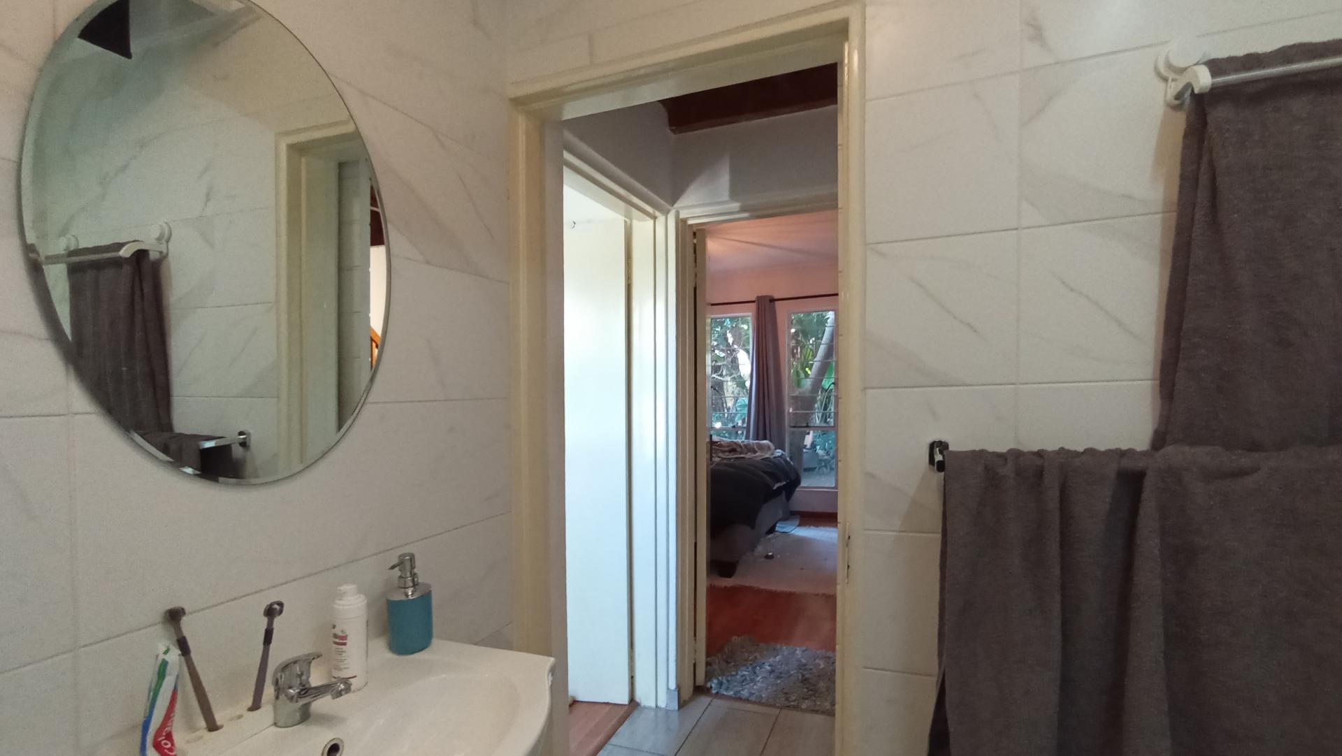 Bathroom 1 - 4 square meters of property in Douglasdale