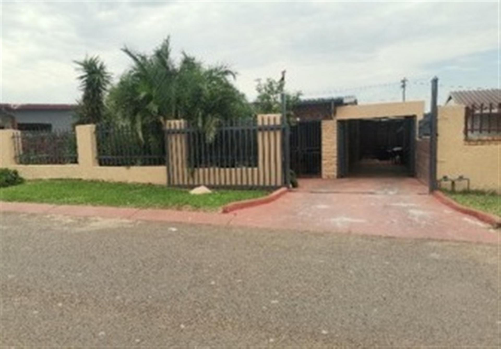 Front View of property in Eersterust