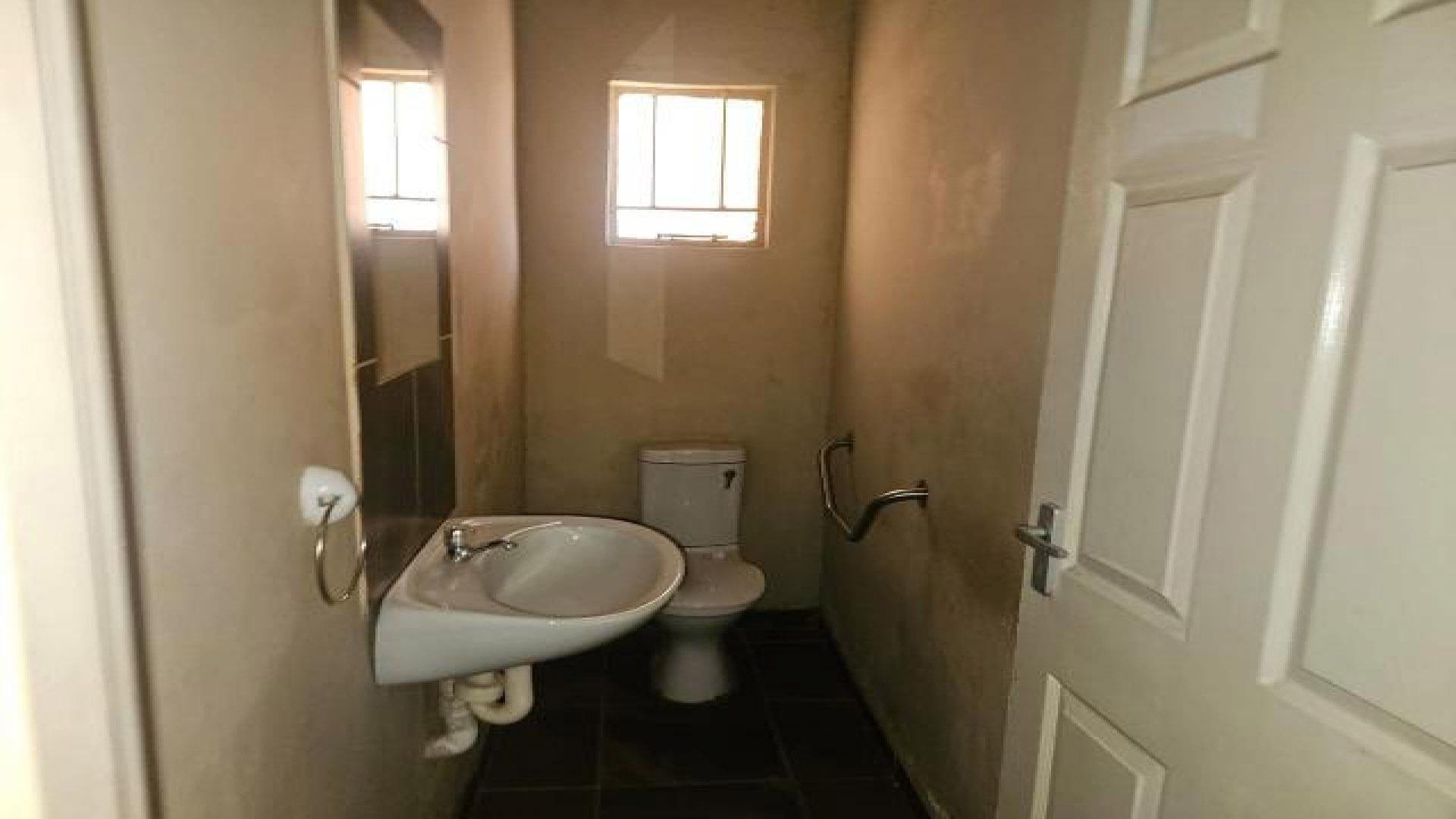 Bathroom 2 of property in Kuruman