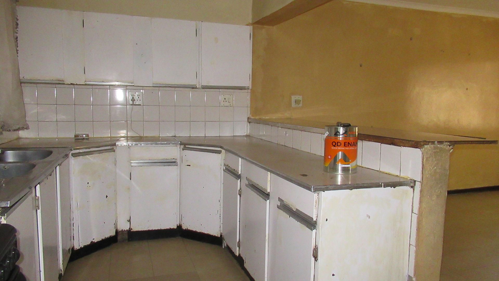 Kitchen - 12 square meters of property in Vanderbijlpark