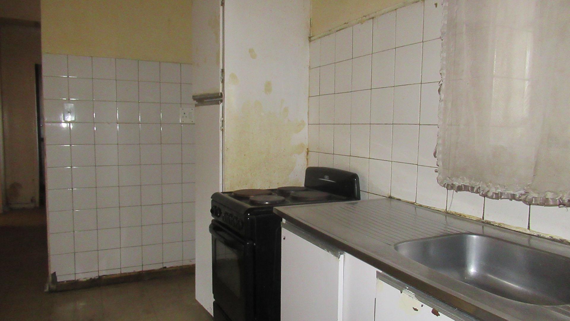 Kitchen - 12 square meters of property in Vanderbijlpark