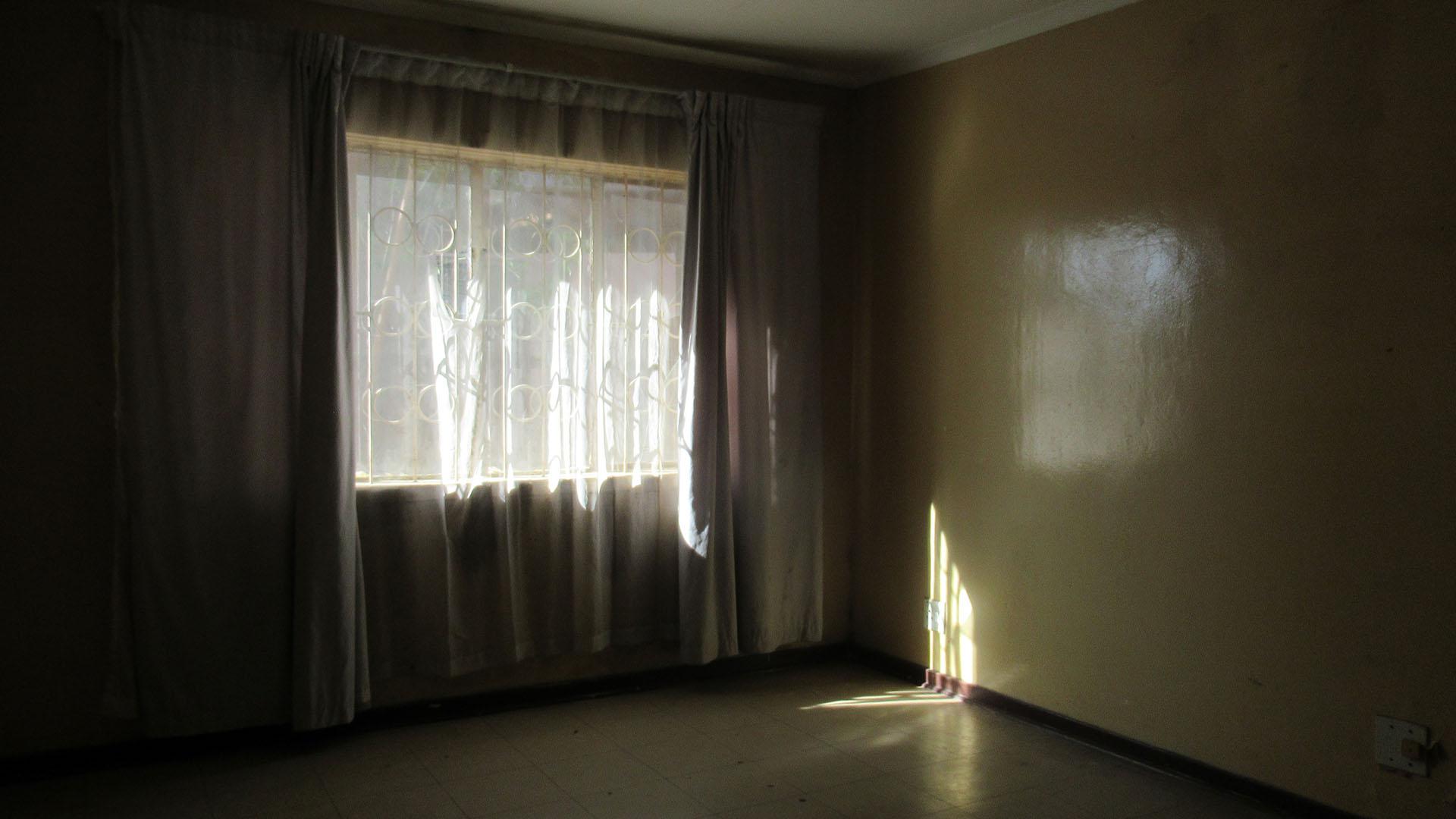 Bed Room 2 - 15 square meters of property in Vanderbijlpark
