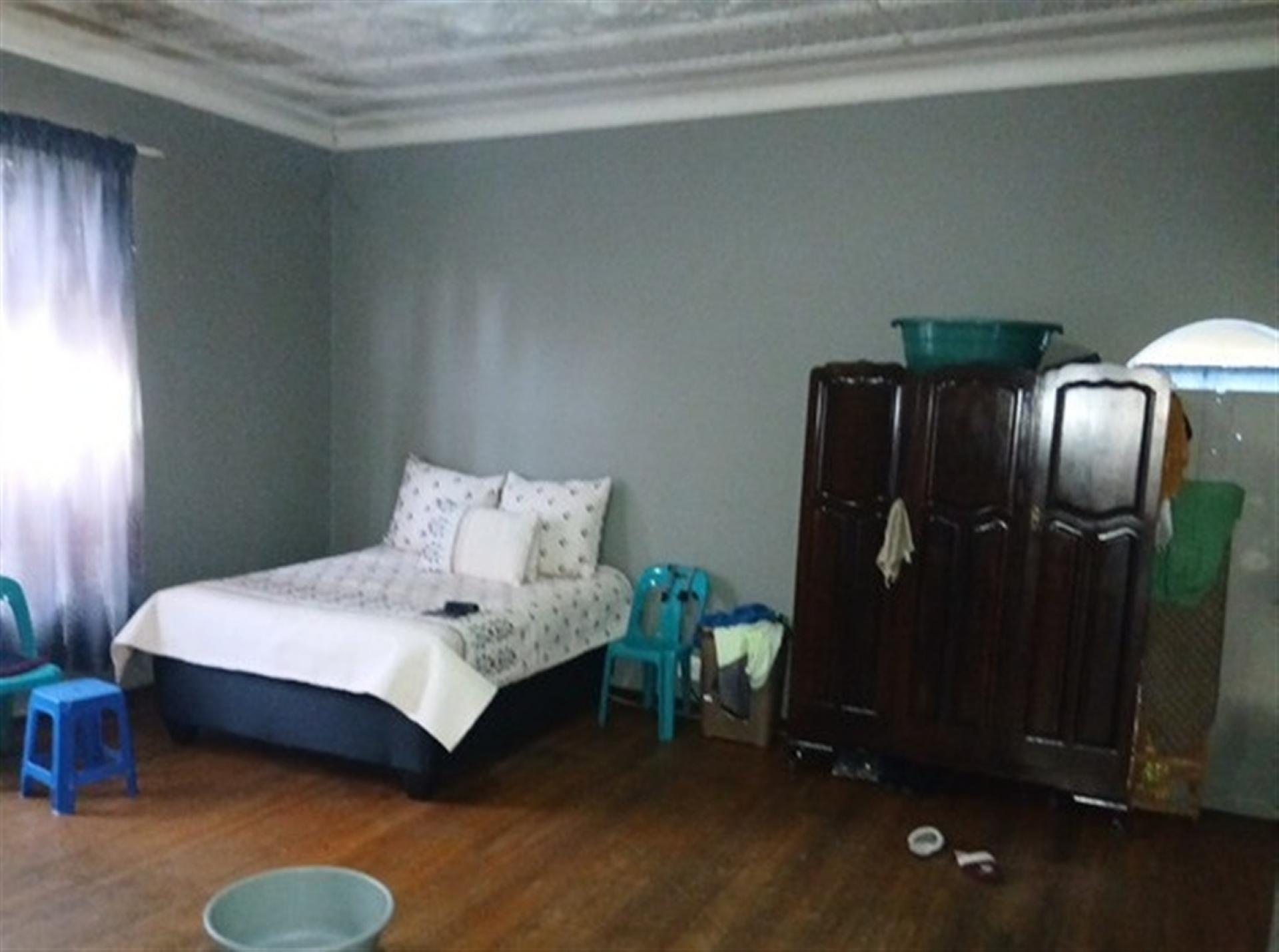 Main Bedroom of property in Rosettenville
