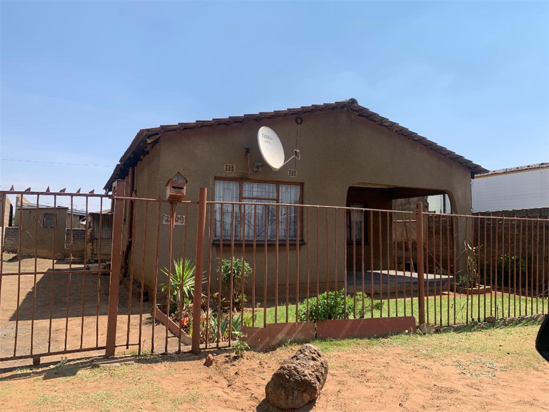 Front View of property in Likole