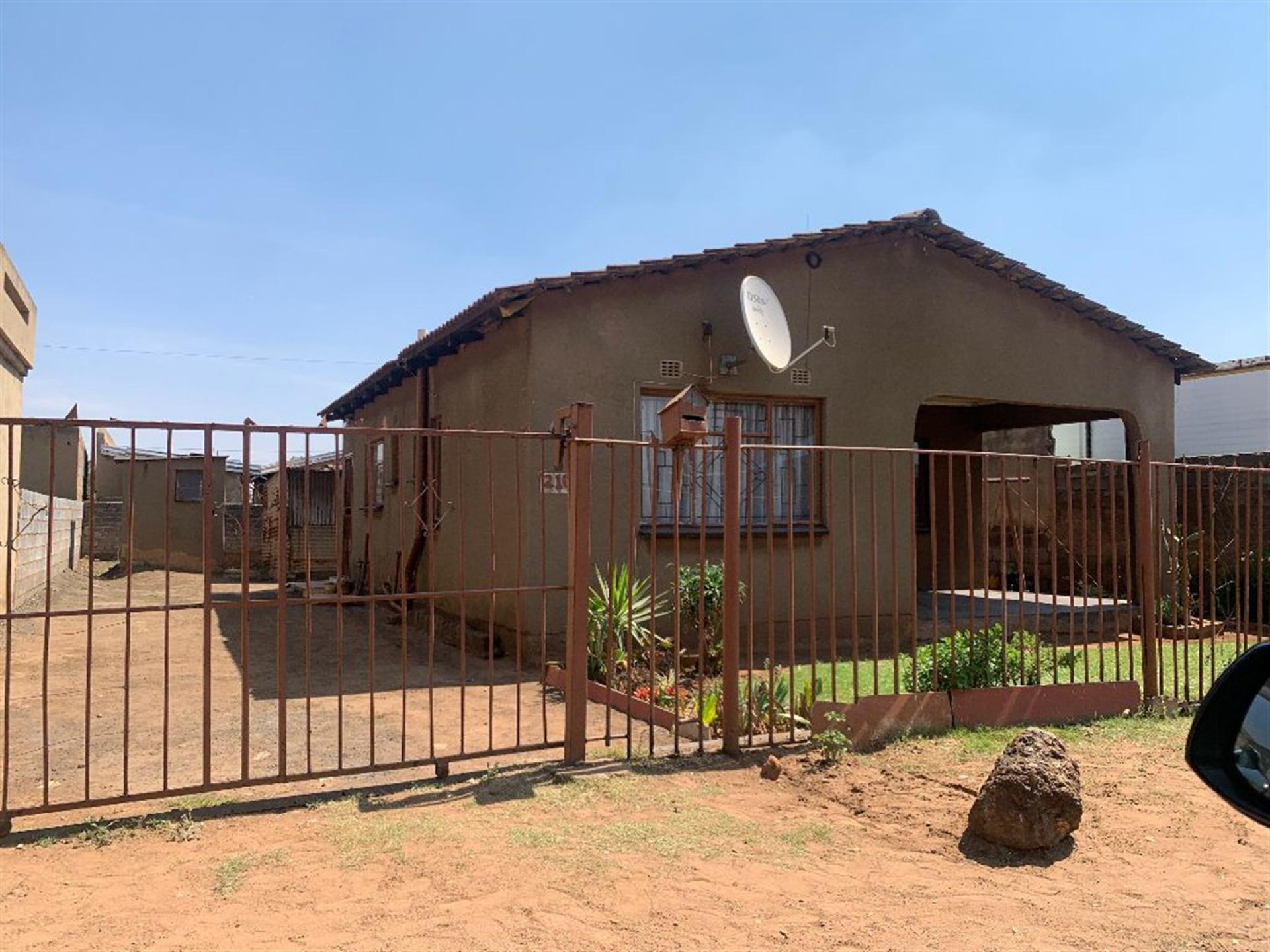 Front View of property in Likole