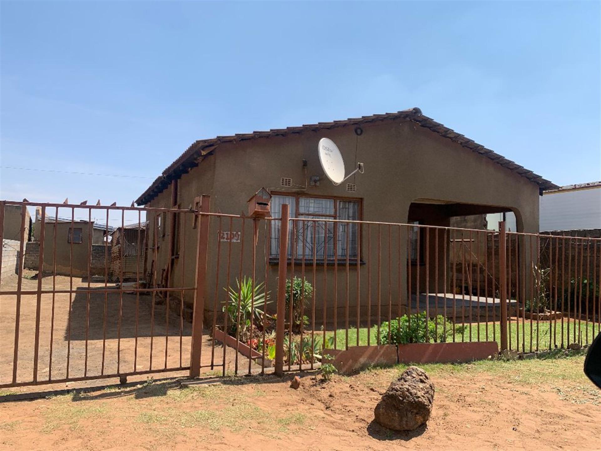 Front View of property in Likole