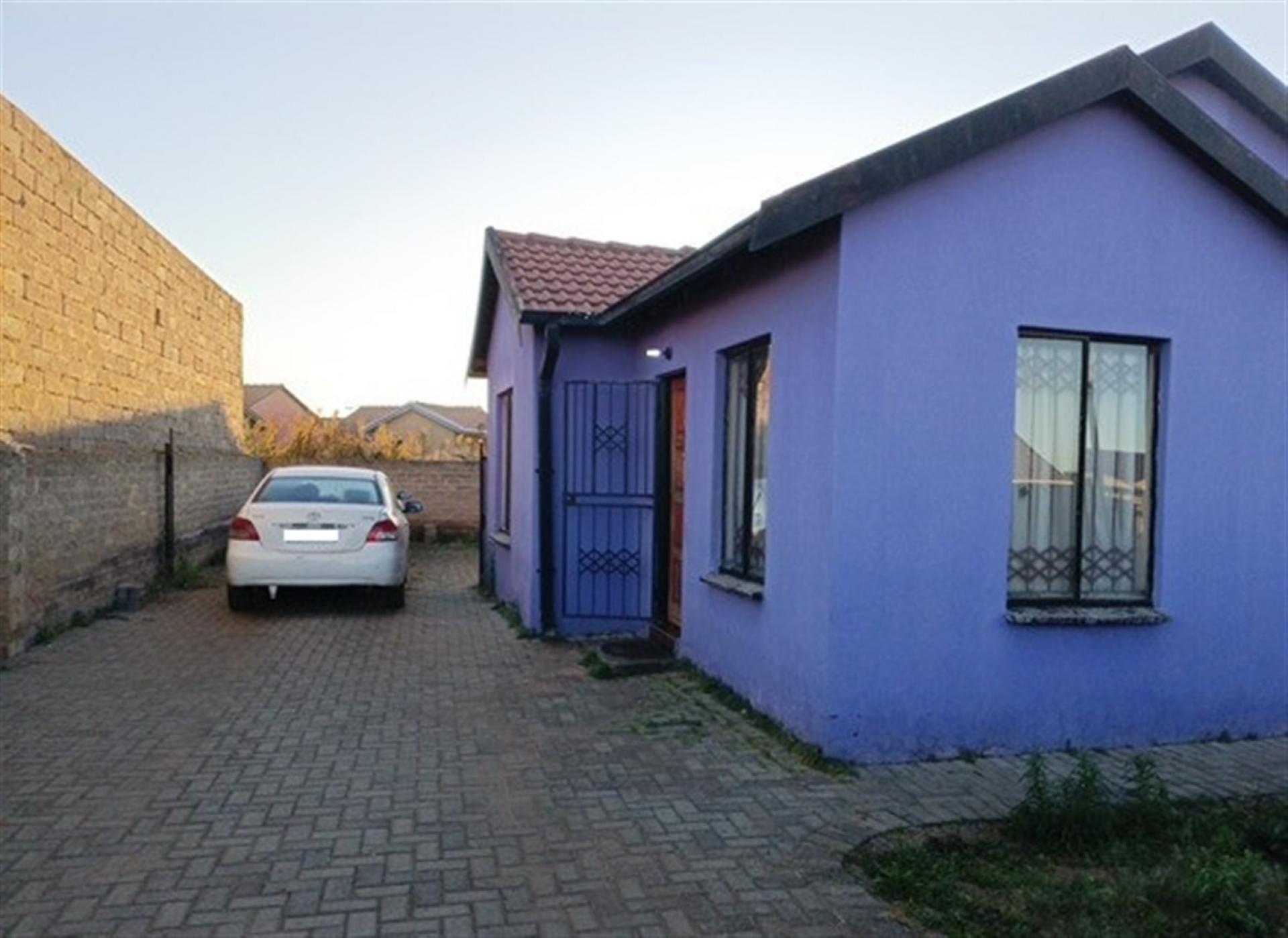 Front View of property in Lakeside - (Vereeniging)