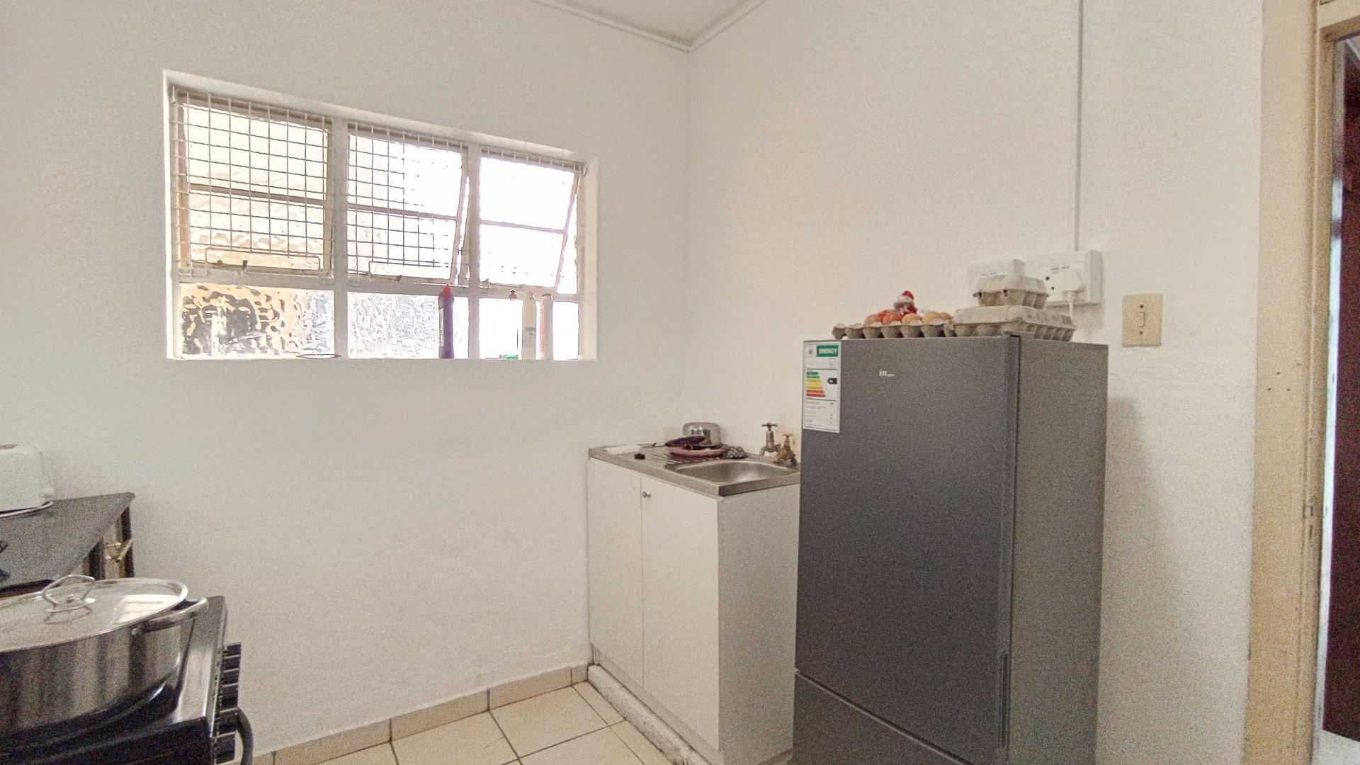 Kitchen - 9 square meters of property in Bulwer (Dbn)