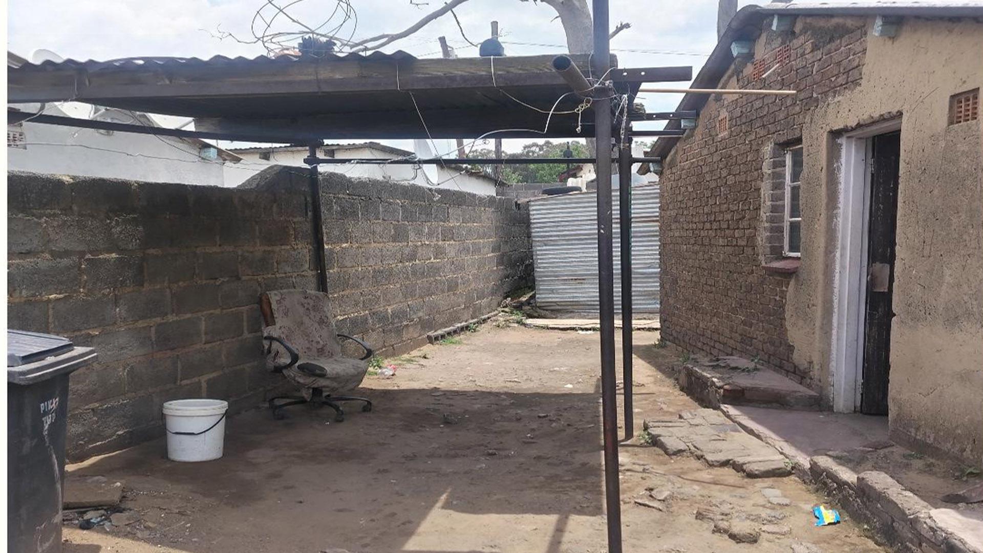 Carport  of property in Meadowlands