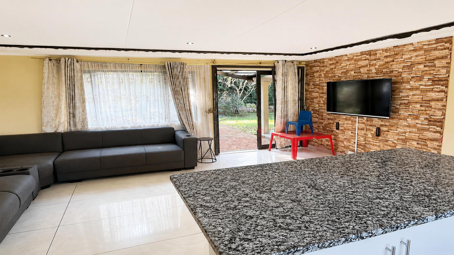 Lounges - 23 square meters of property in Warner Beach