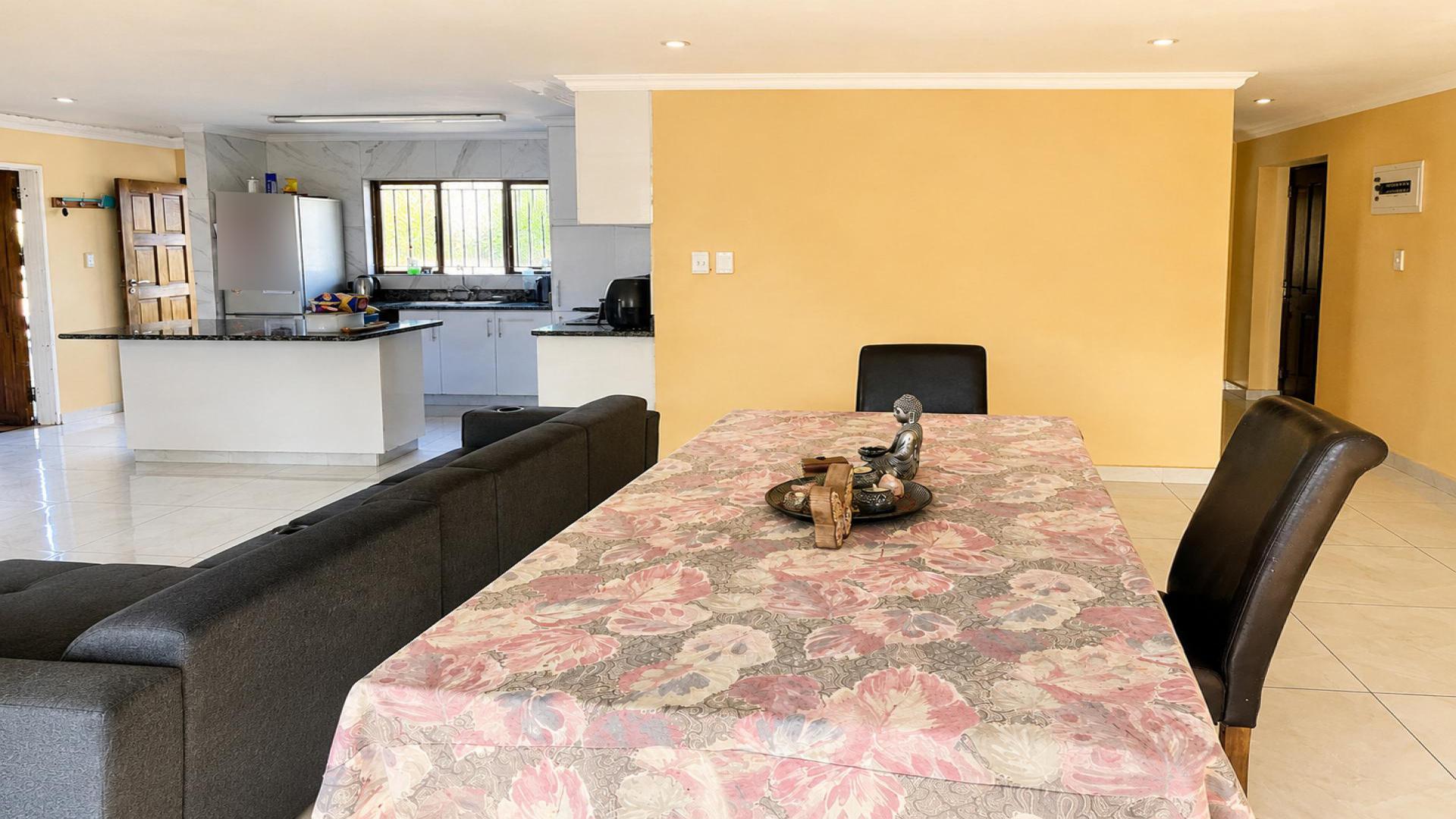 Dining Room - 15 square meters of property in Warner Beach