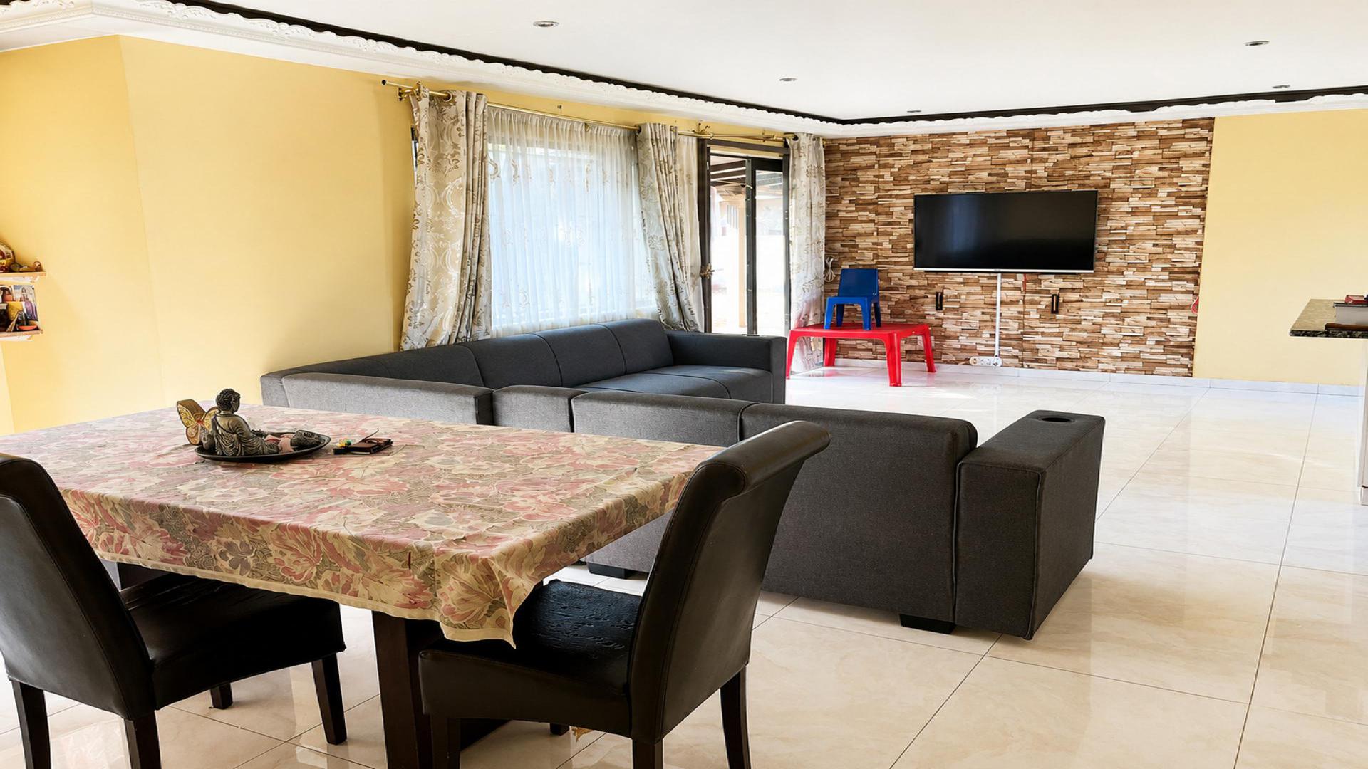 Dining Room - 15 square meters of property in Warner Beach