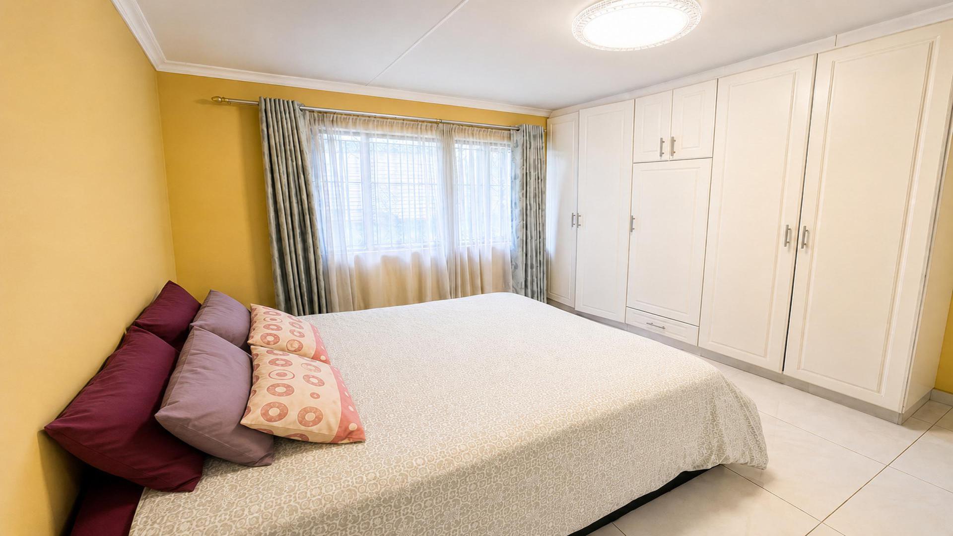 Bed Room 1 - 12 square meters of property in Warner Beach