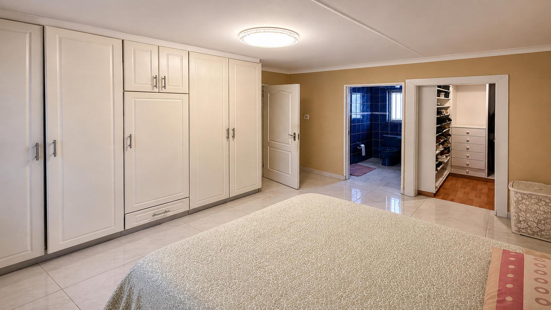Bed Room 1 - 12 square meters of property in Warner Beach