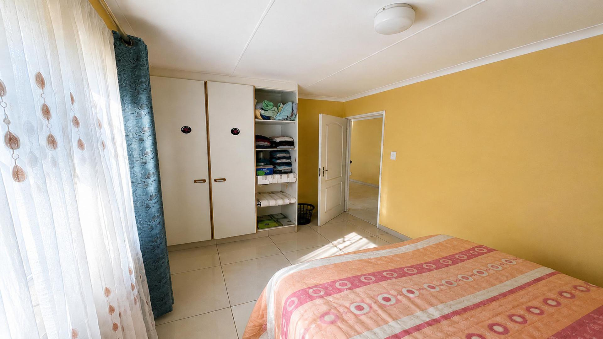 Bed Room 2 - 12 square meters of property in Warner Beach