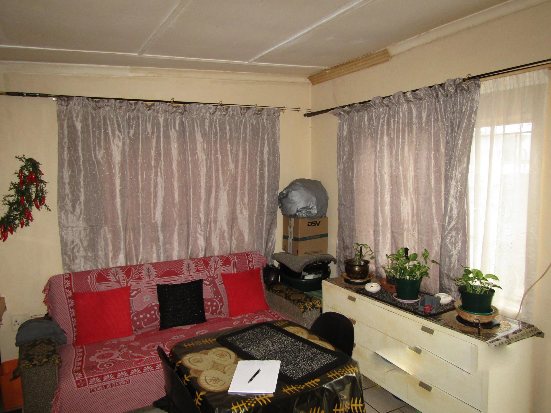 Lounges of property in Northdale (PMB)