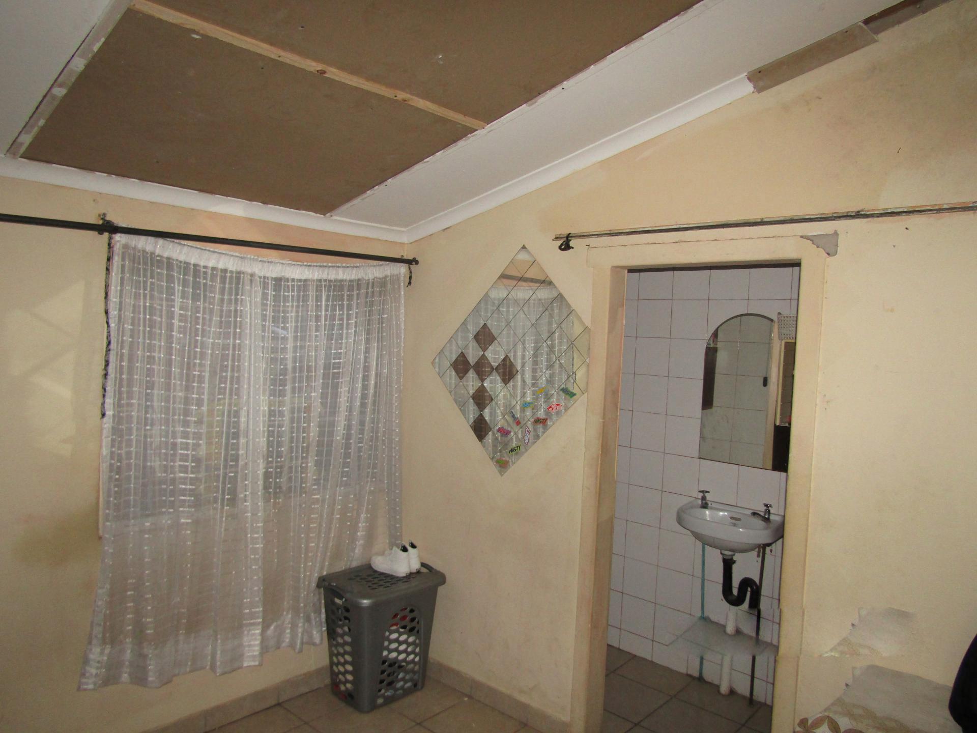 Main Bedroom of property in Northdale (PMB)