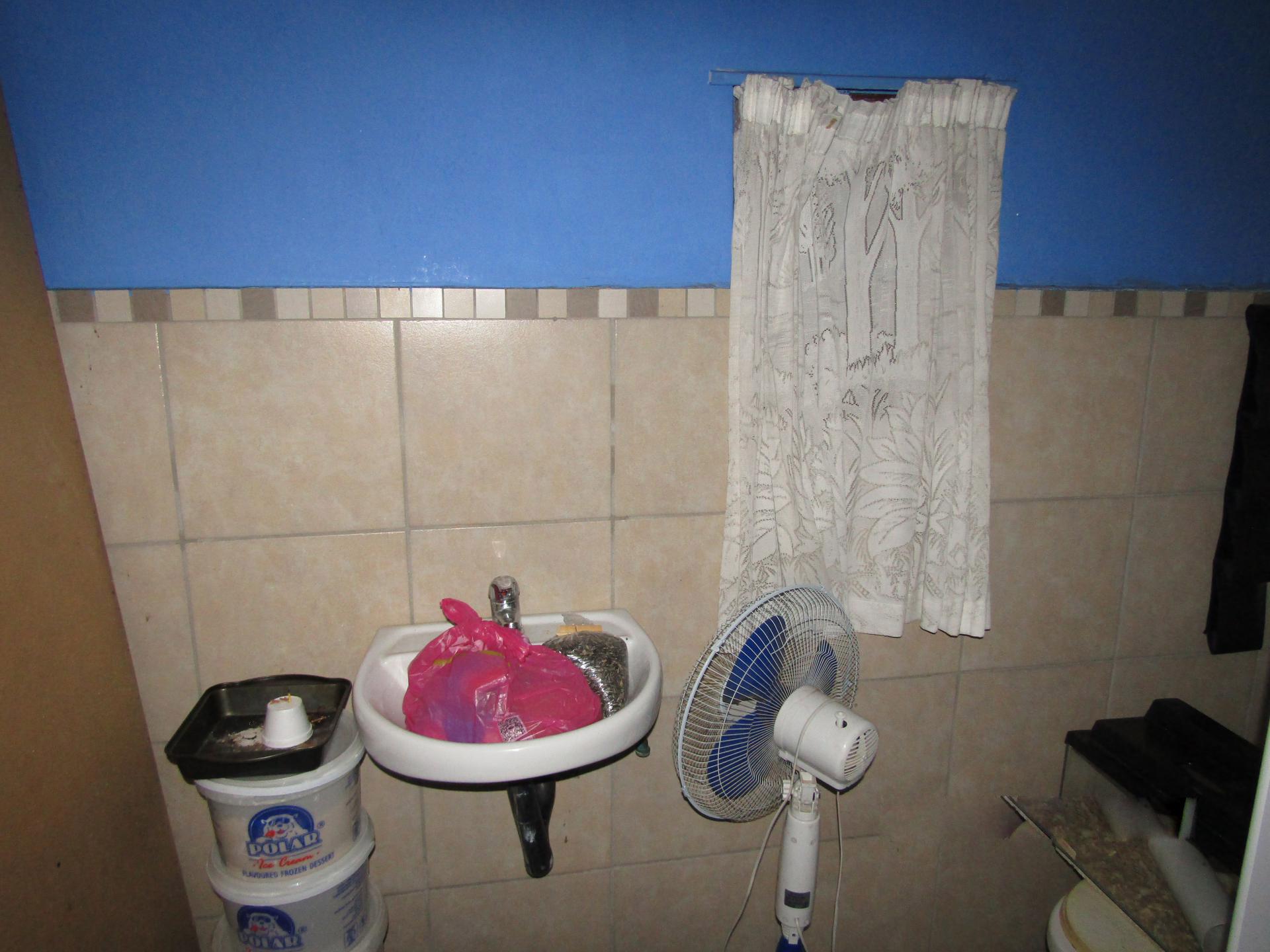 Bathroom 1 of property in Northdale (PMB)