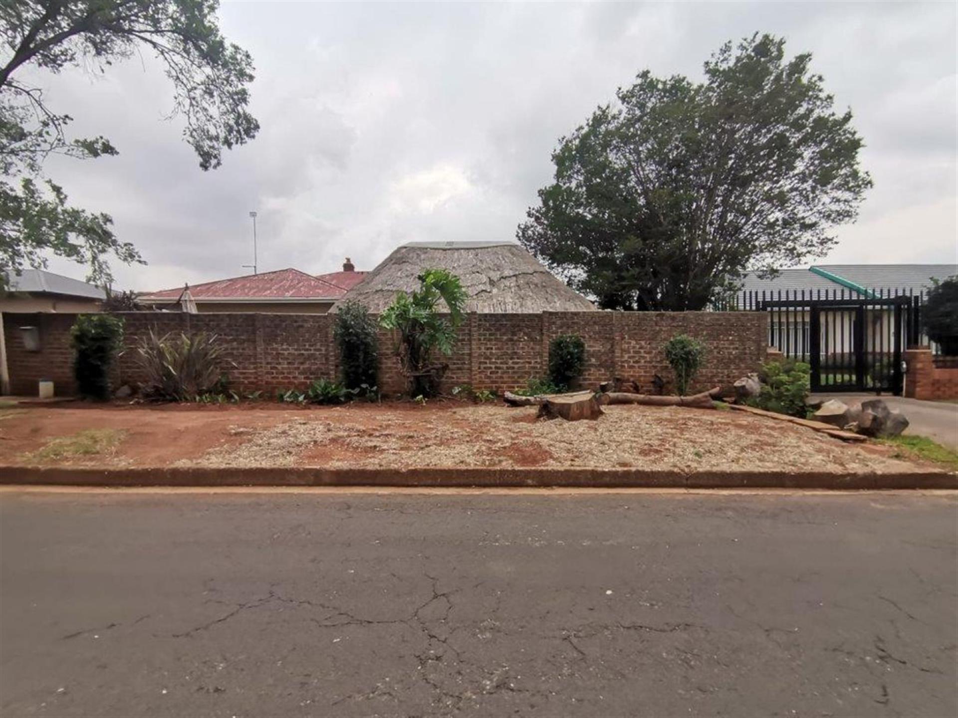 Front View of property in Brenthurst