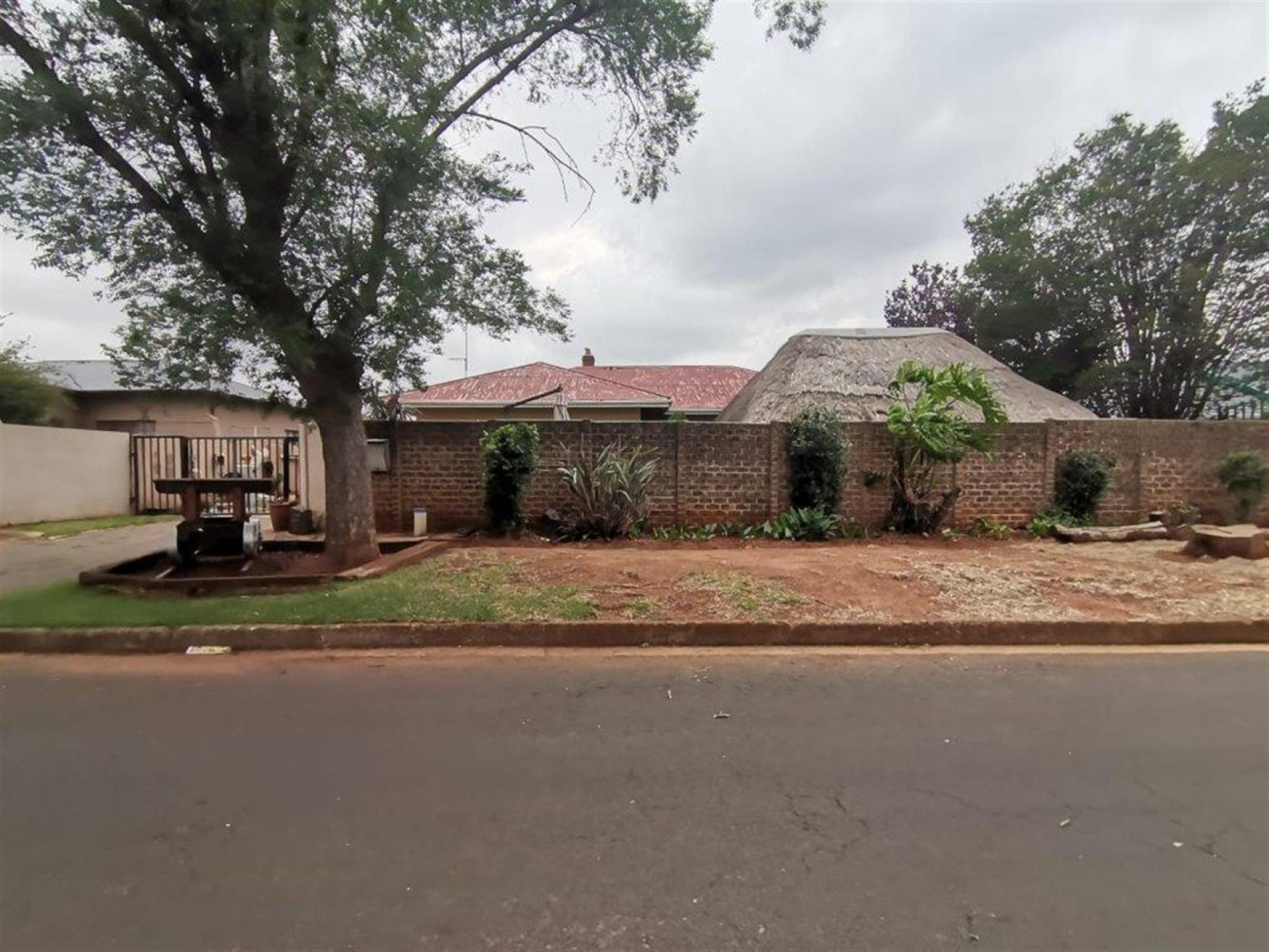 Front View of property in Brenthurst