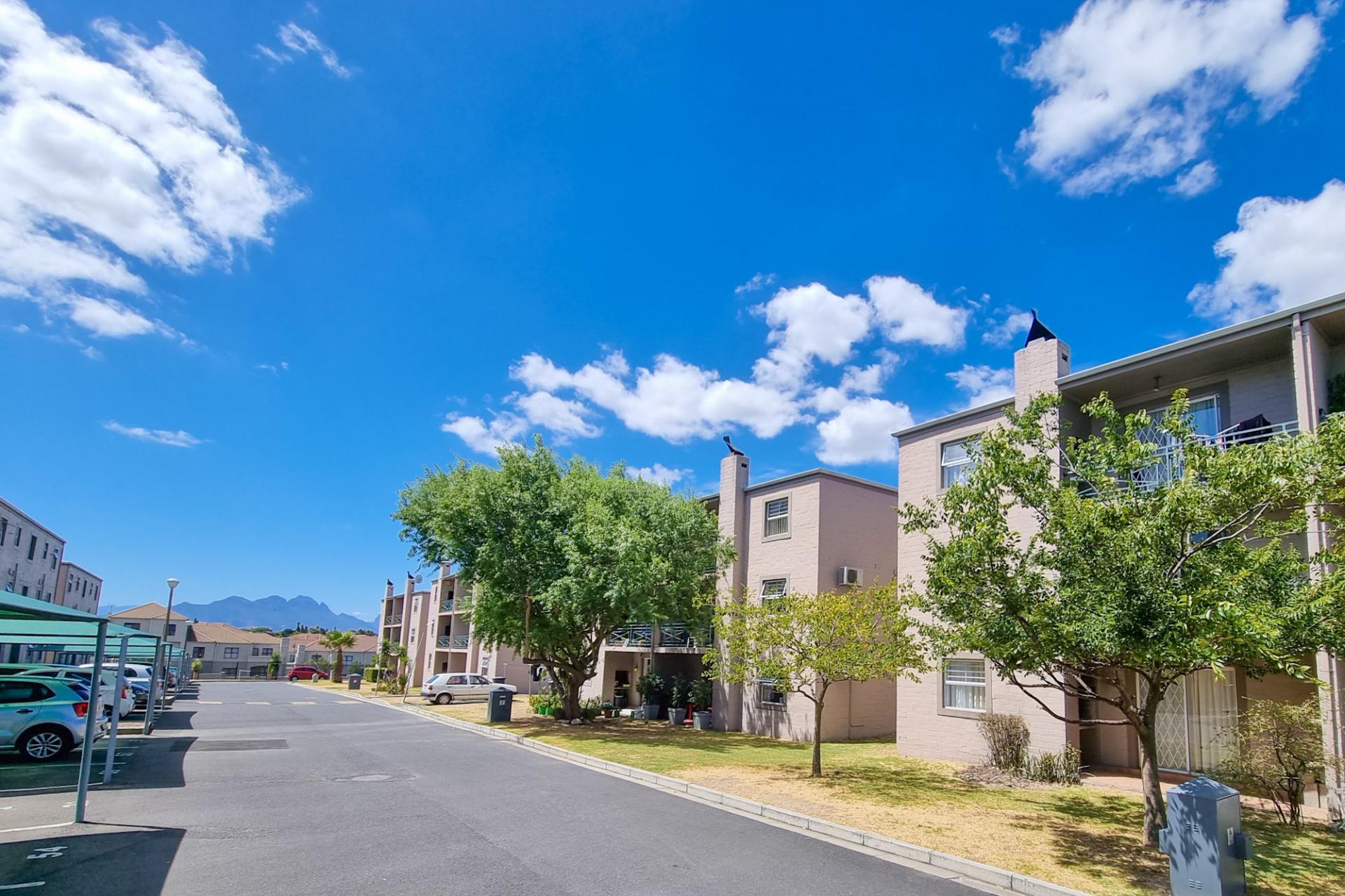 2 Bedroom Apartment for Sale For Sale in Vredekloof MR6188