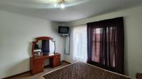 Bed Room 1 - 17 square meters of property in Van Dykpark