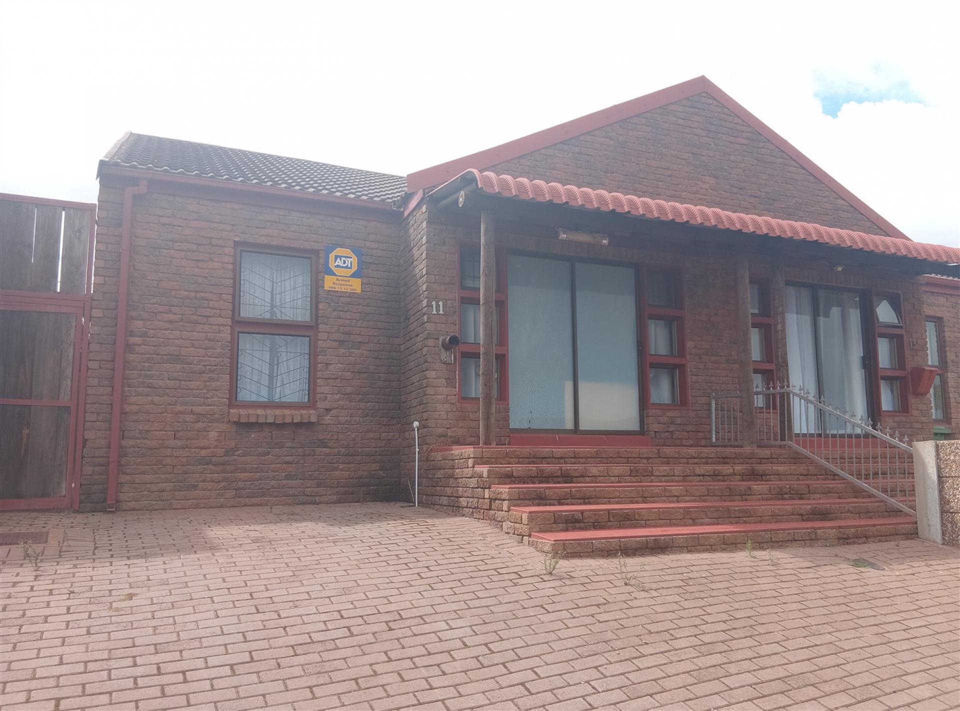 Front View of property in Vredenburg
