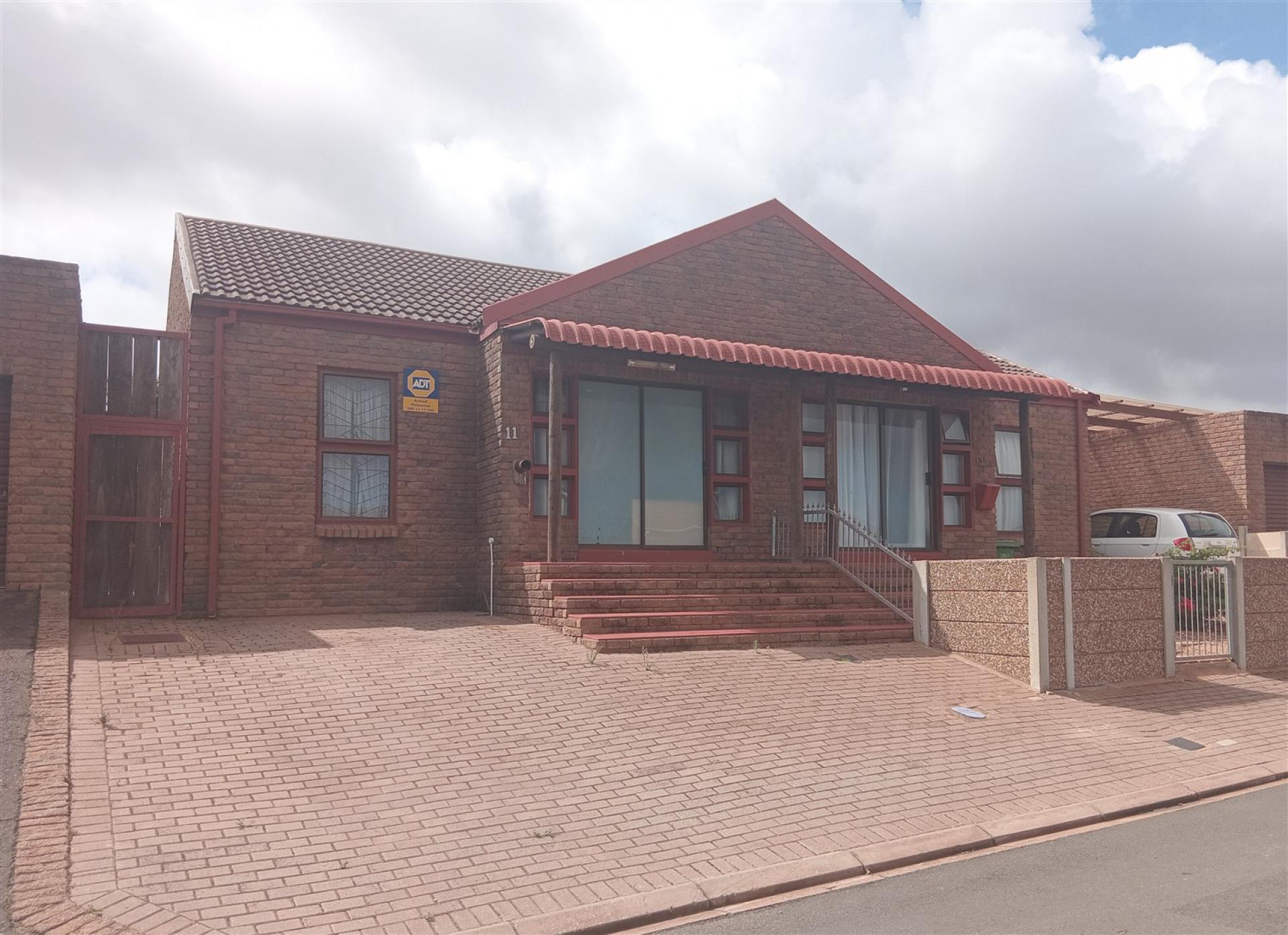 Front View of property in Vredenburg