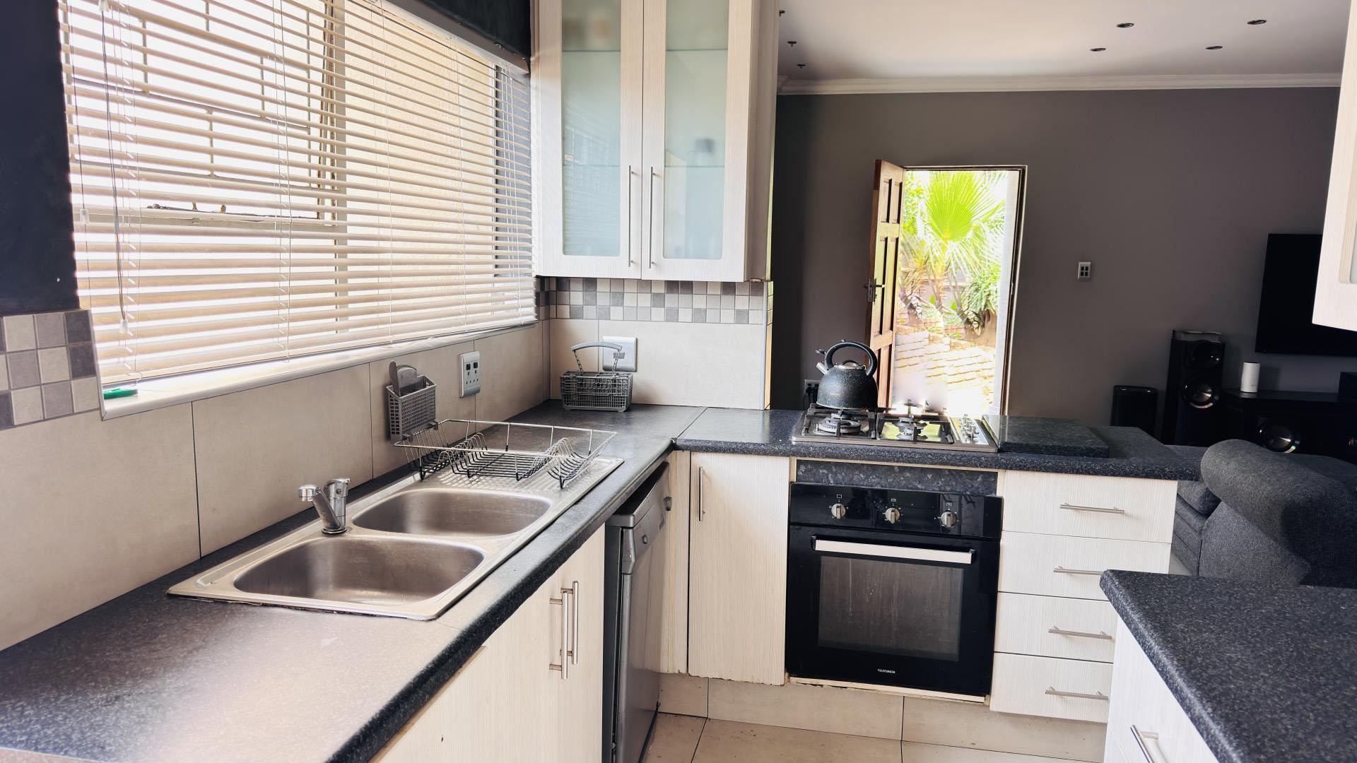 Kitchen - 17 square meters of property in Mayberry Park