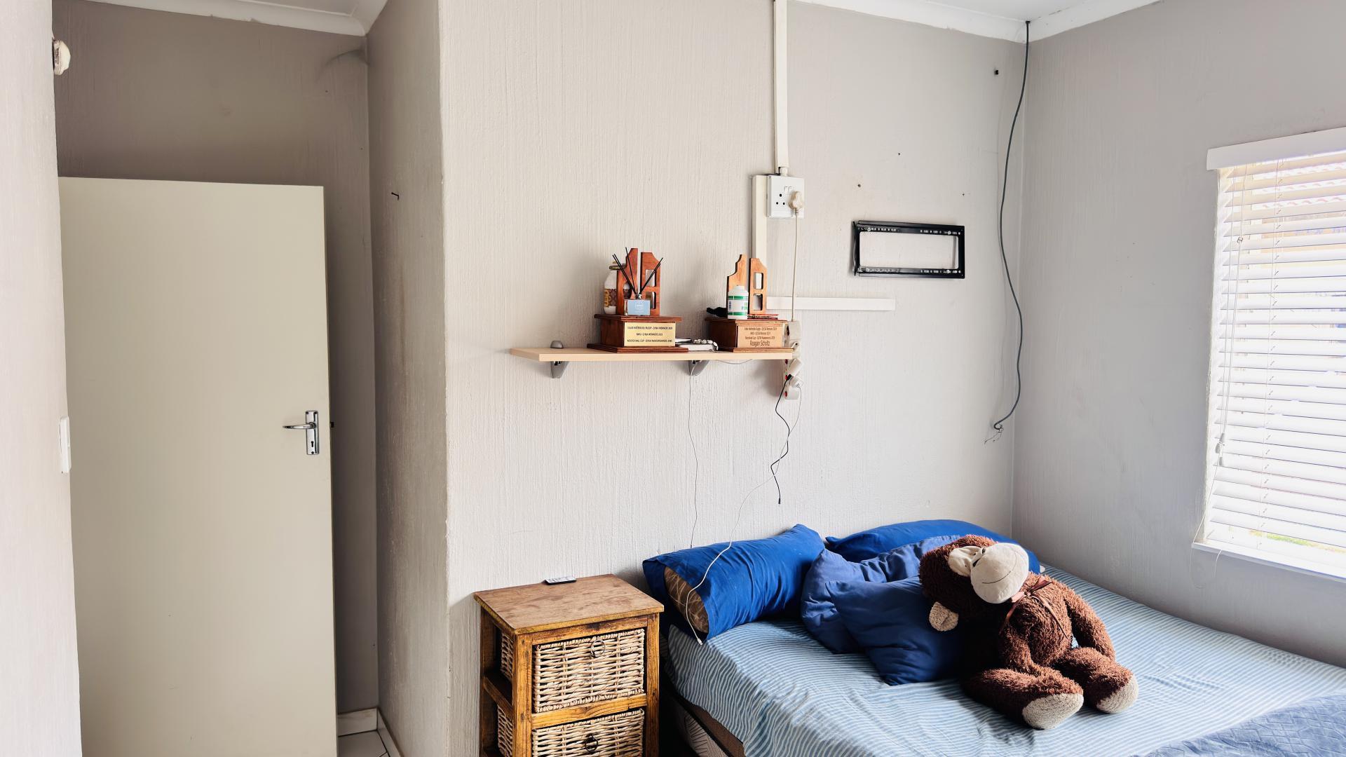 Bed Room 1 - 10 square meters of property in Mayberry Park