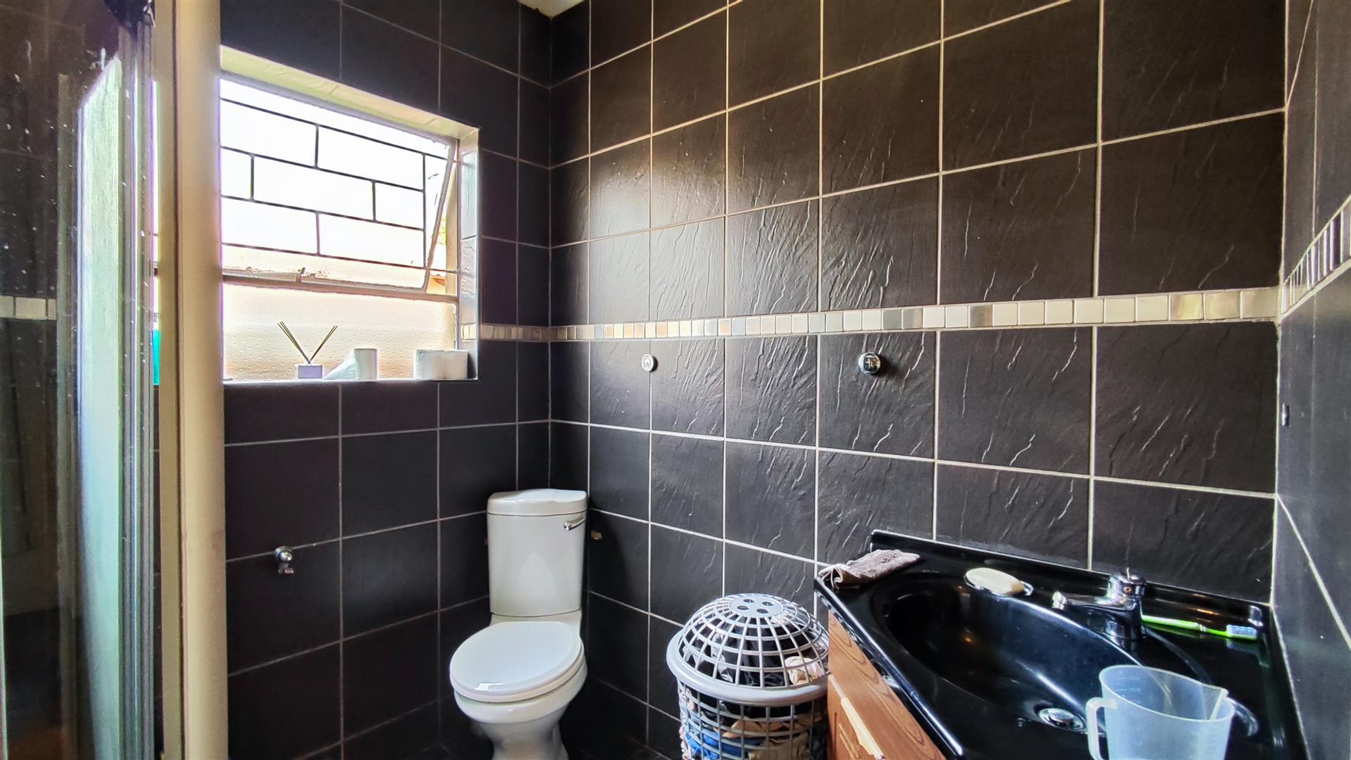 Main Bathroom of property in Mayberry Park